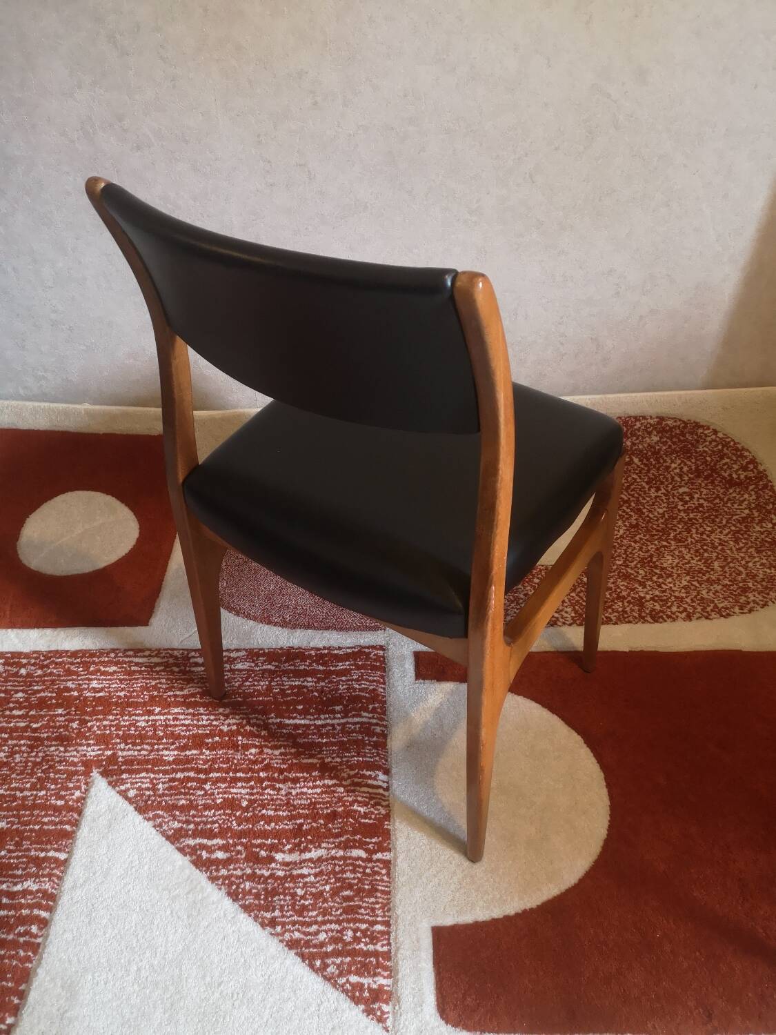 2 Scandinavian chairs