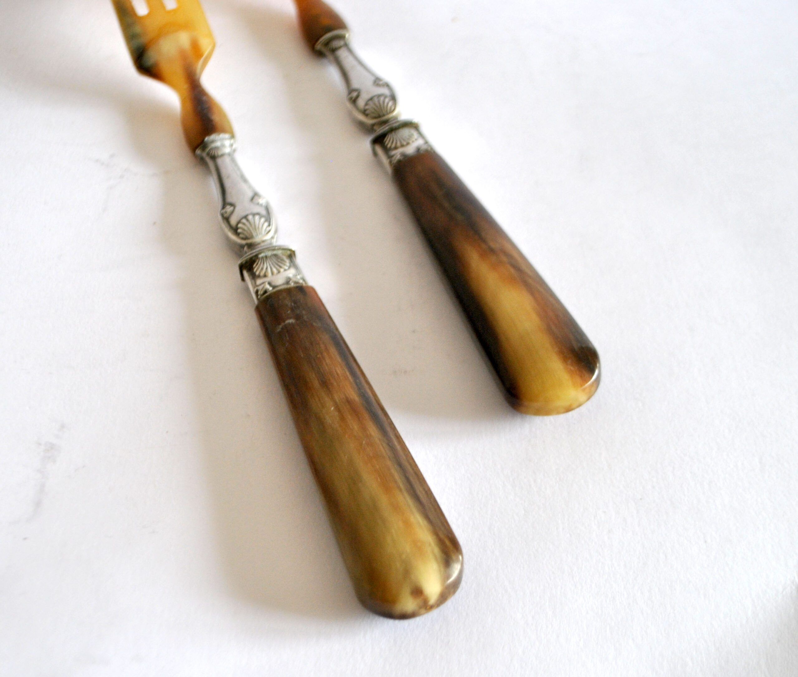 Antique horn salad cutlery – shell decoration 1900