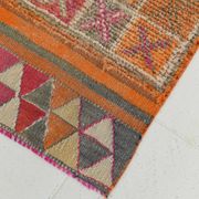 Tapis runner bohème aux motifs naïfs, palette douce et vibrante, 86x309Cm