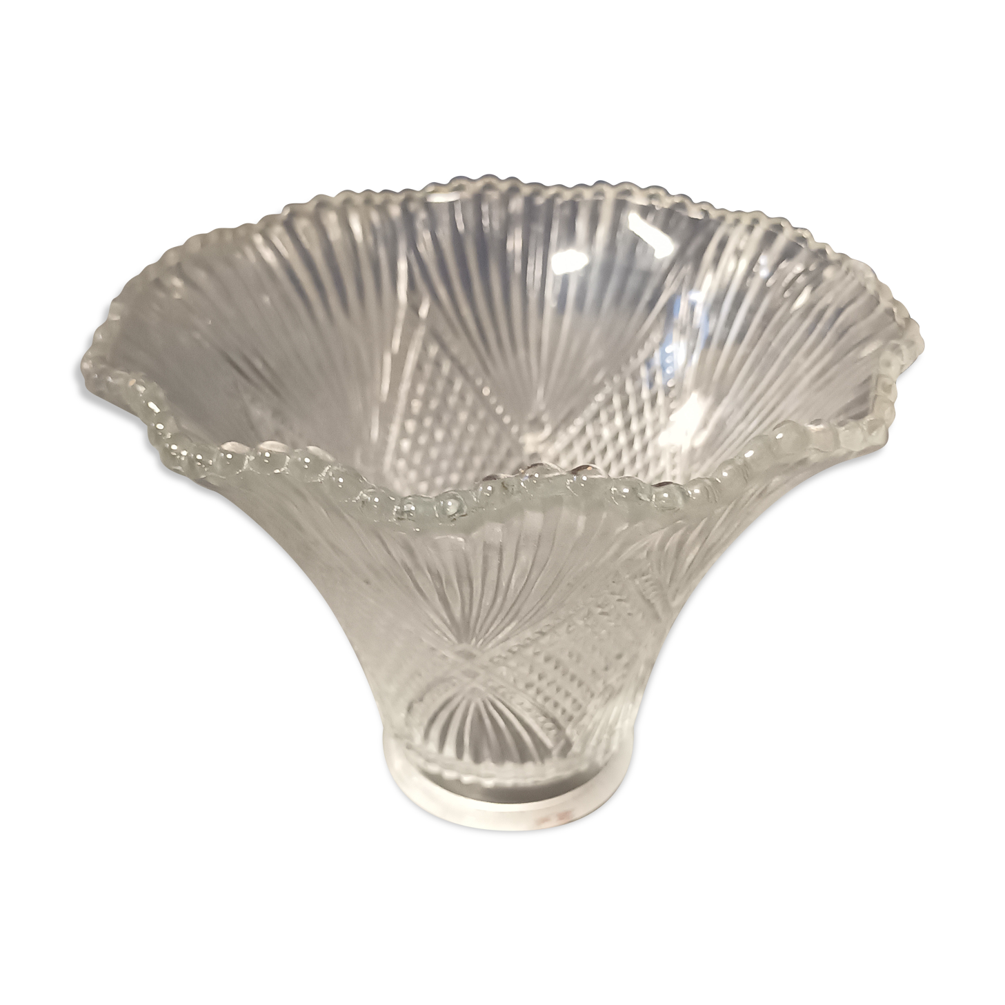 Tulip chiseled white glass
