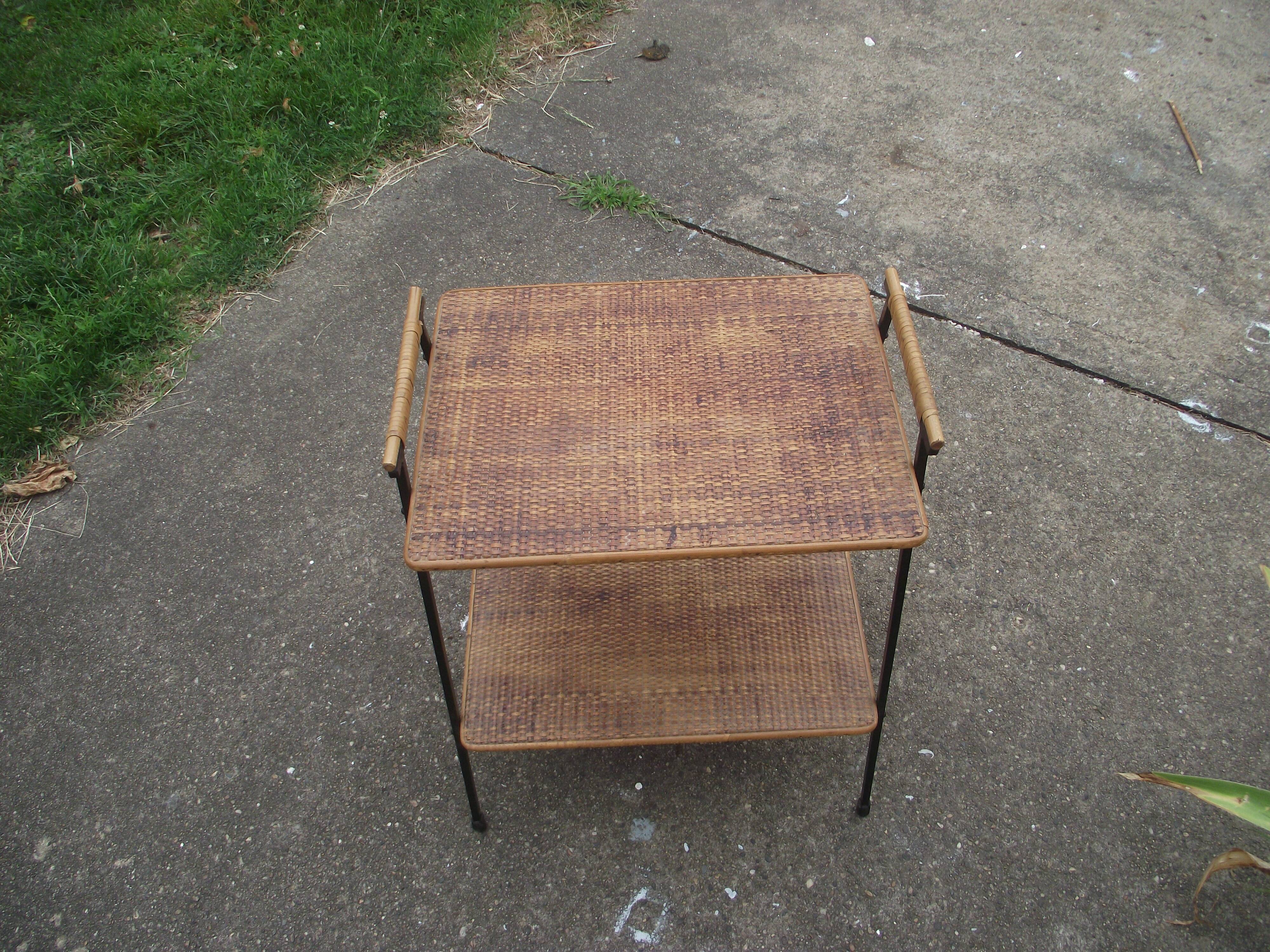 Table d 'appoint en rotin années 50