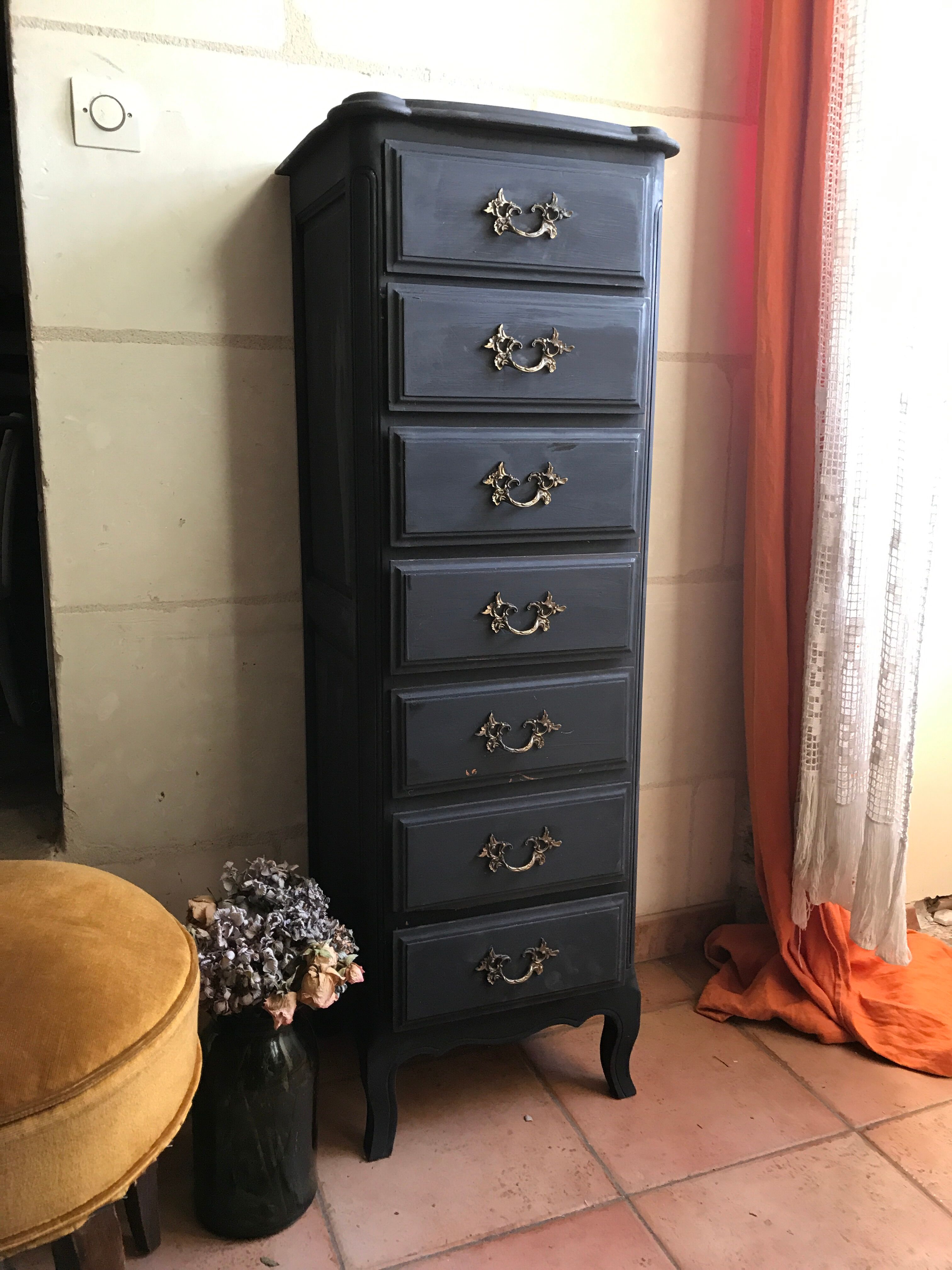 Chest of drawers