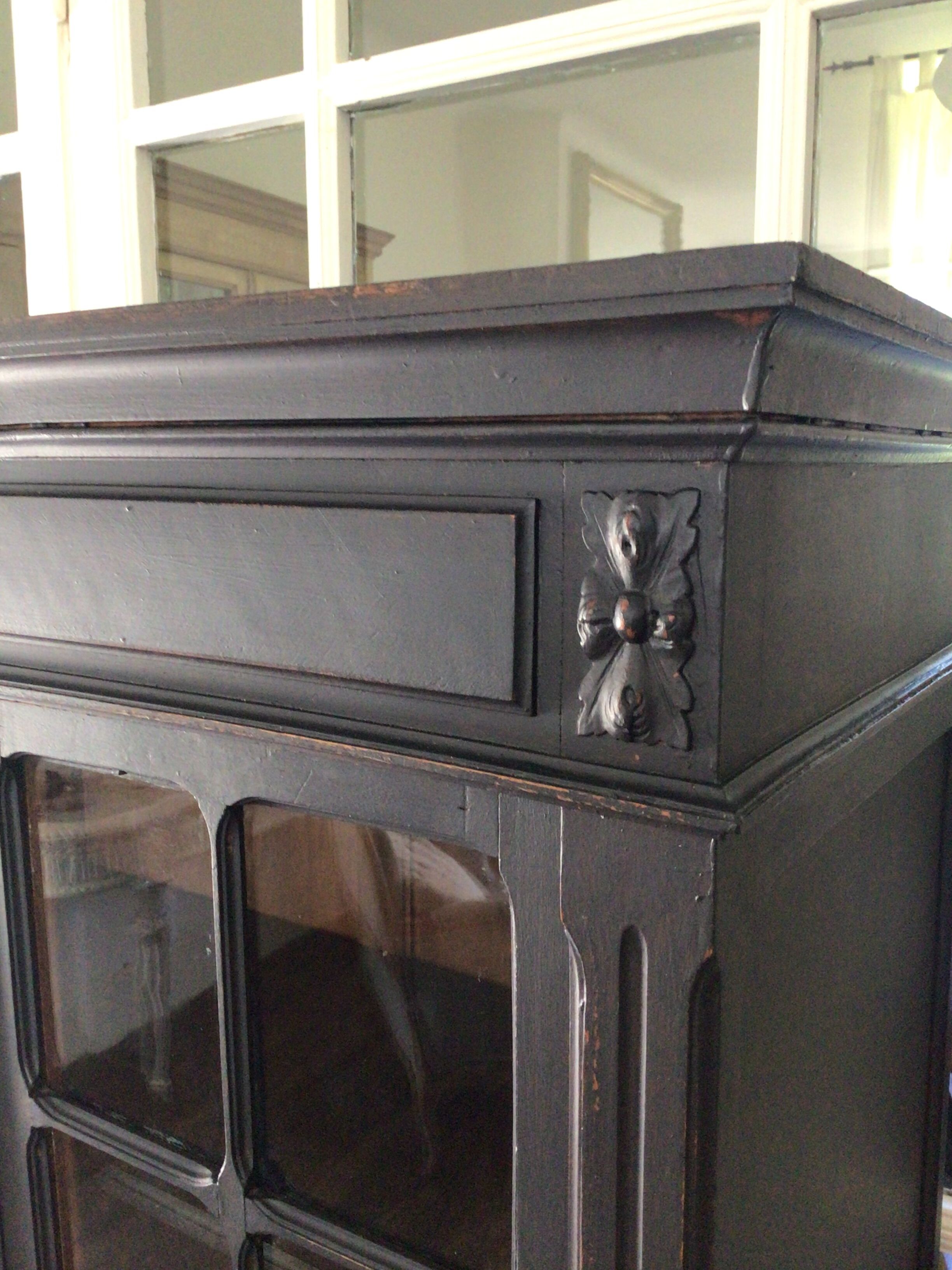 Parisian showcase cabinet