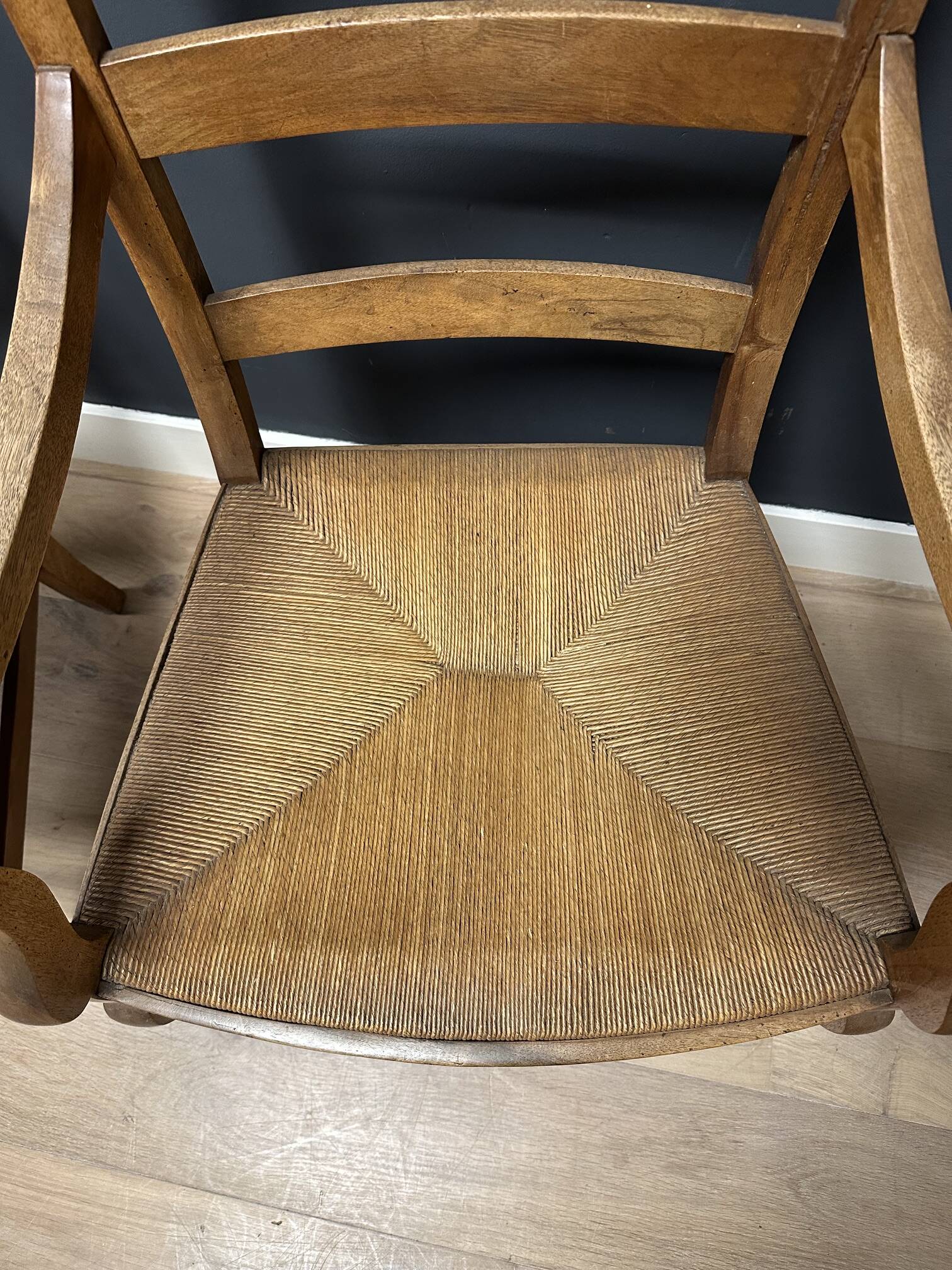 Ensemble de fauteuils provençaux antiques en bon état
