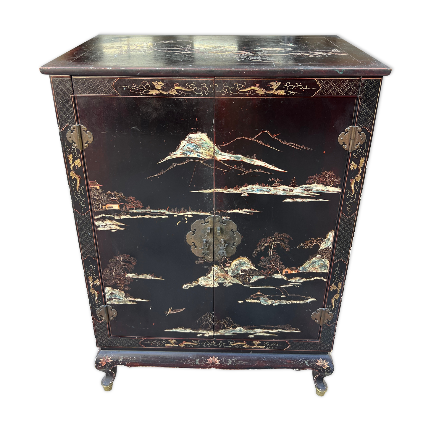 Asian turntable/vinyl cabinet in lacquered wood