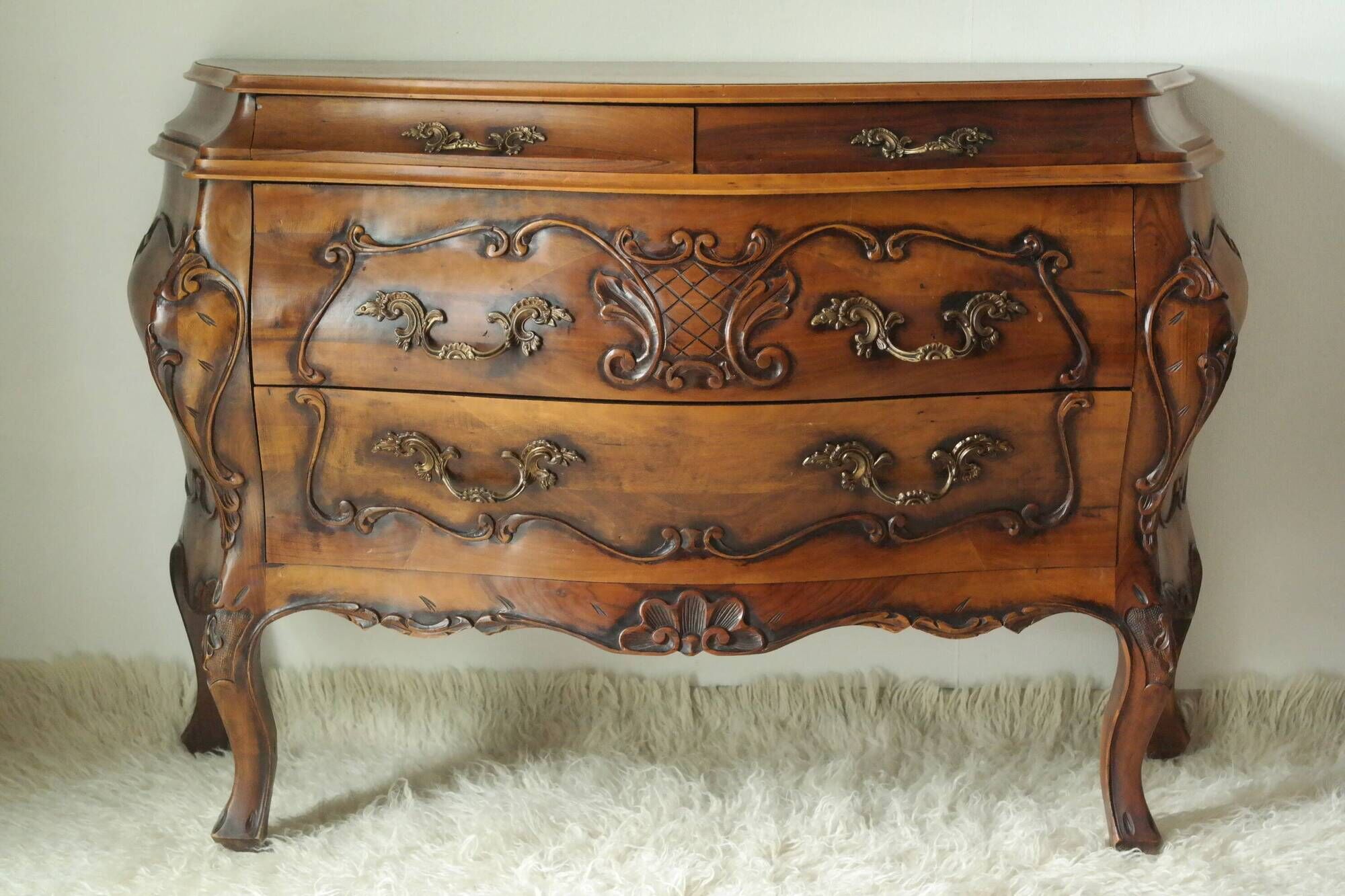 Louis XV style walnut tomb chest of drawers, 20th century