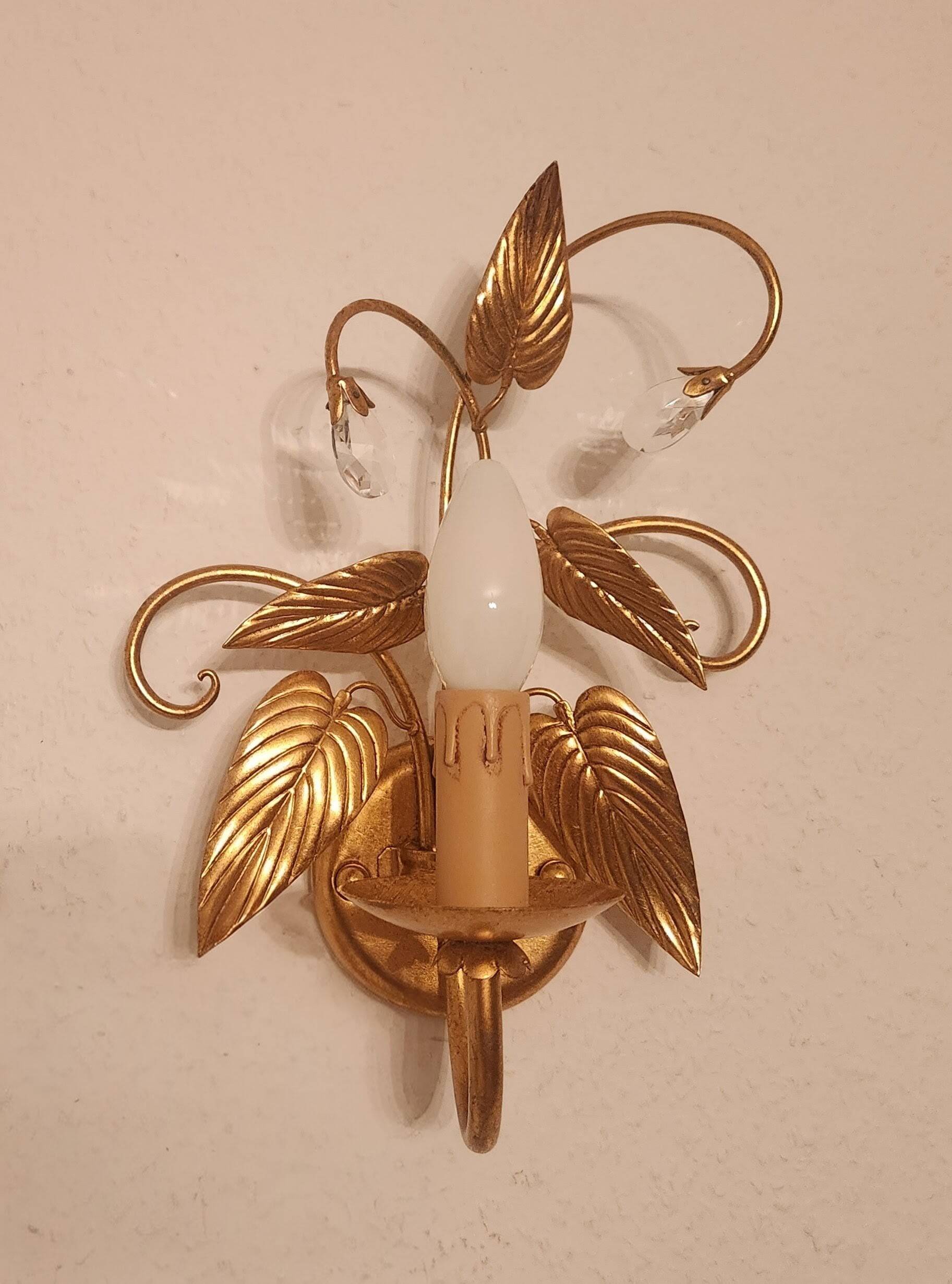 Shabby Wandlampe vergoldet Blattgold Kristallelemente Hollywood Regency 70s