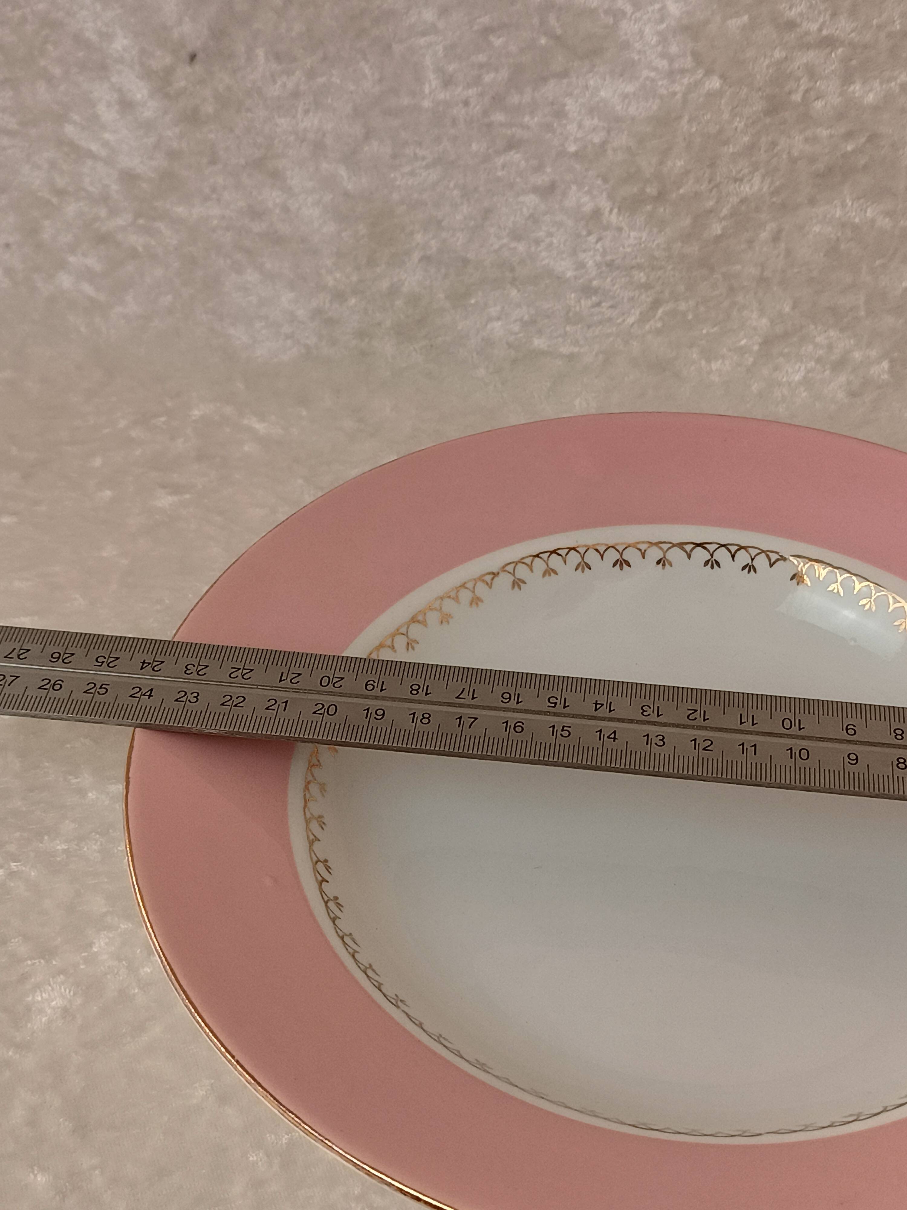 Assiette rose liseré doré L'amandinoise