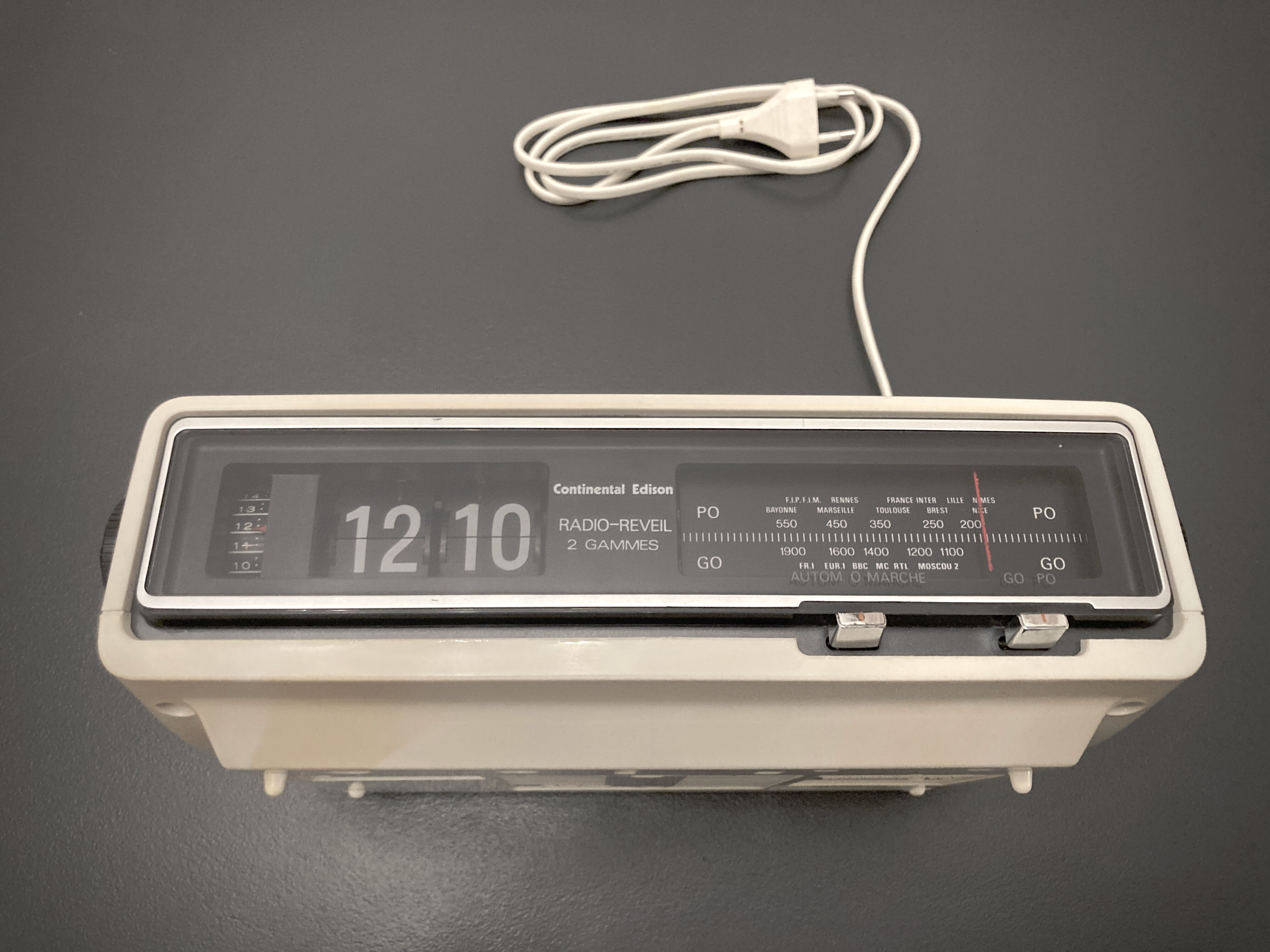 Radio vintage reveil a unfolding Continental Edison 1973