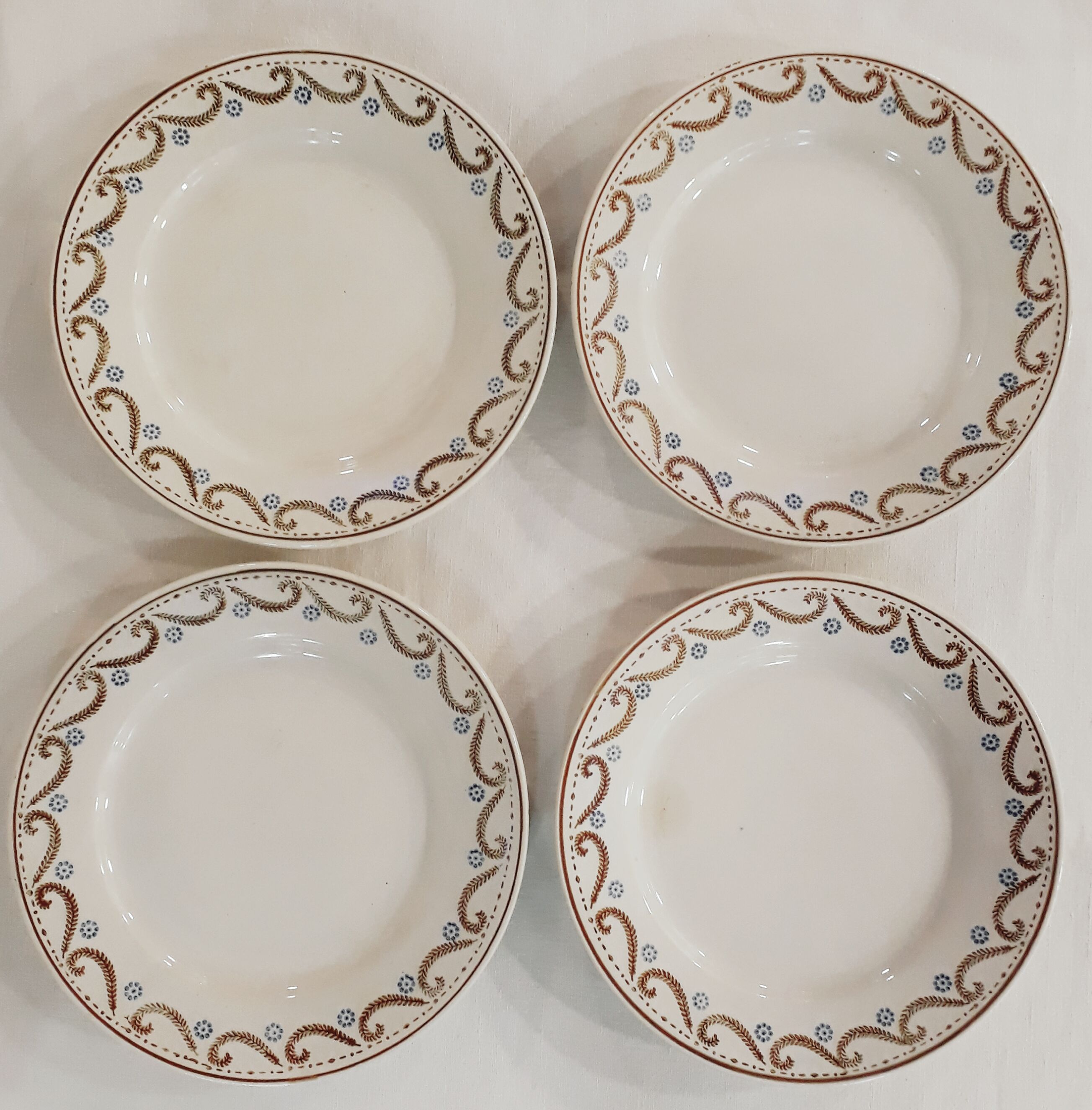 Lot of 8 Gien porcelain dessert plates