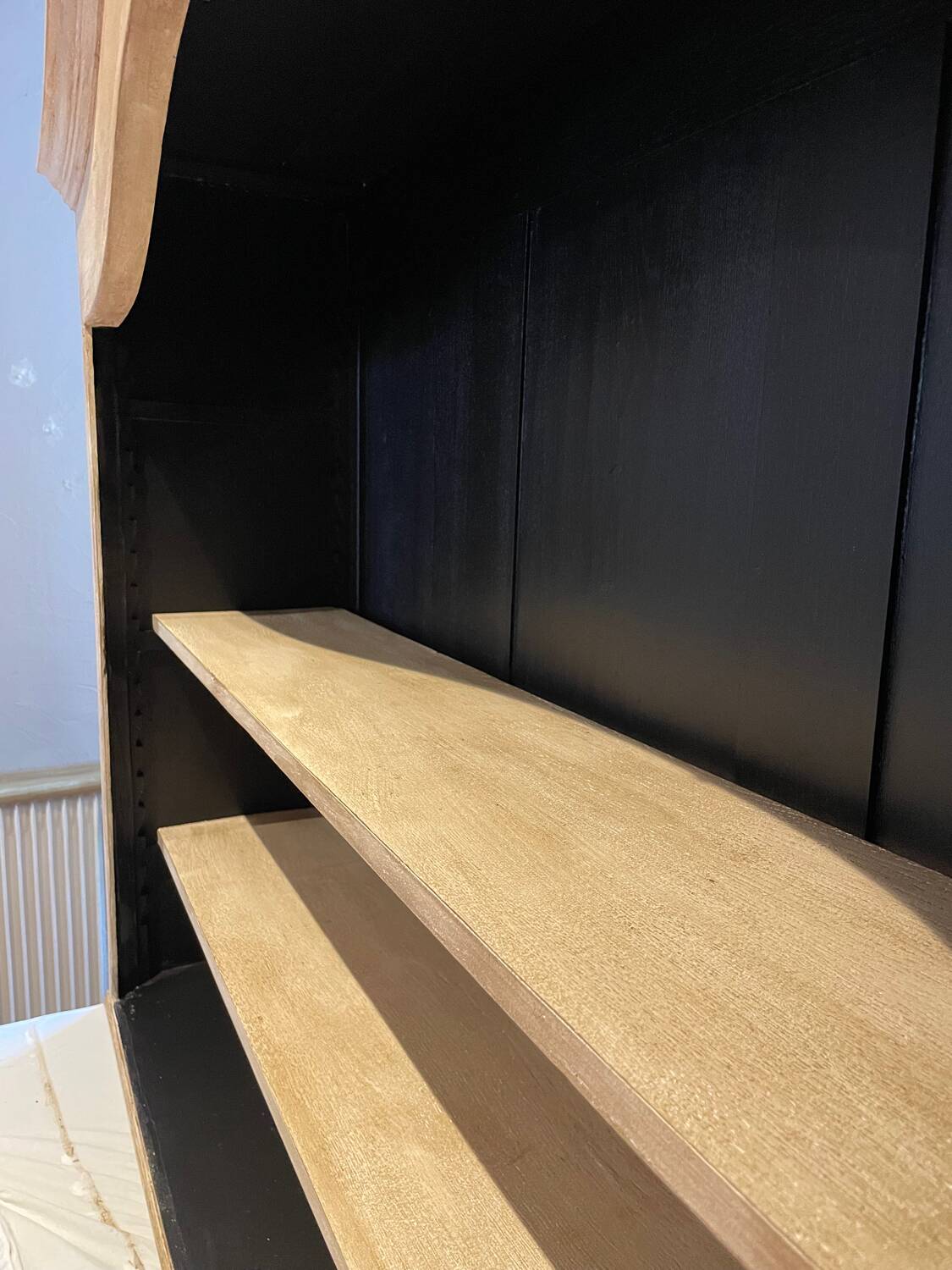 Wall-mounted dresser