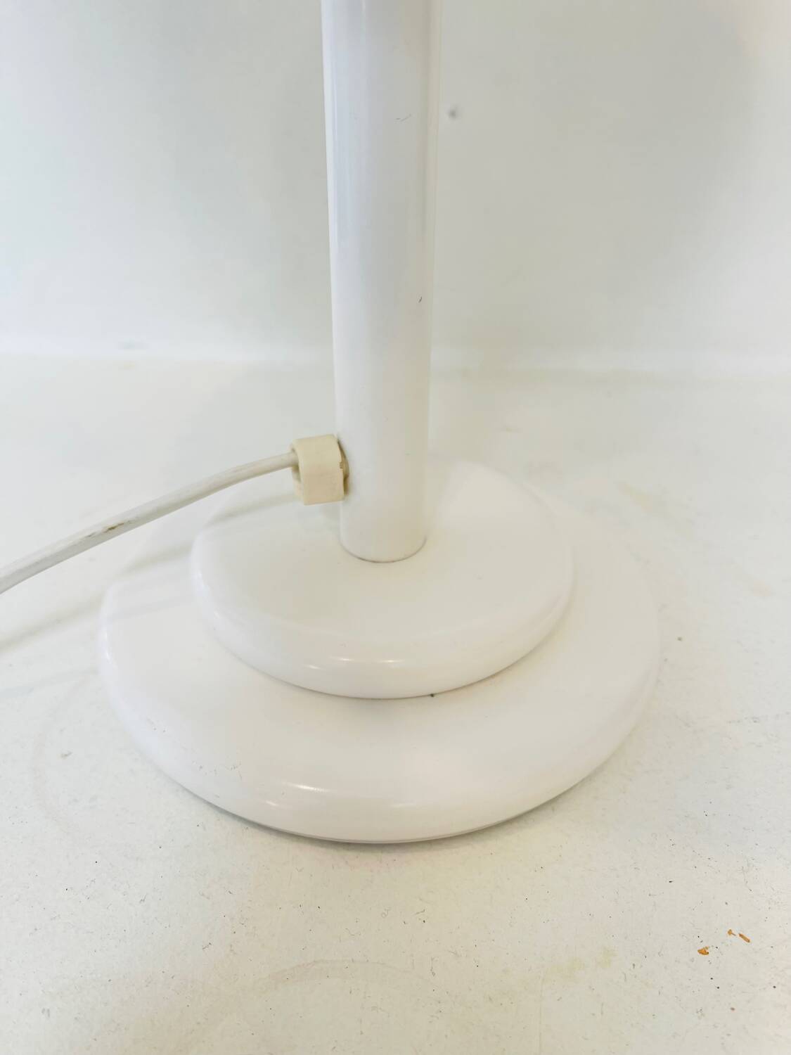 Lampe Aluminor blanche, circa 1975