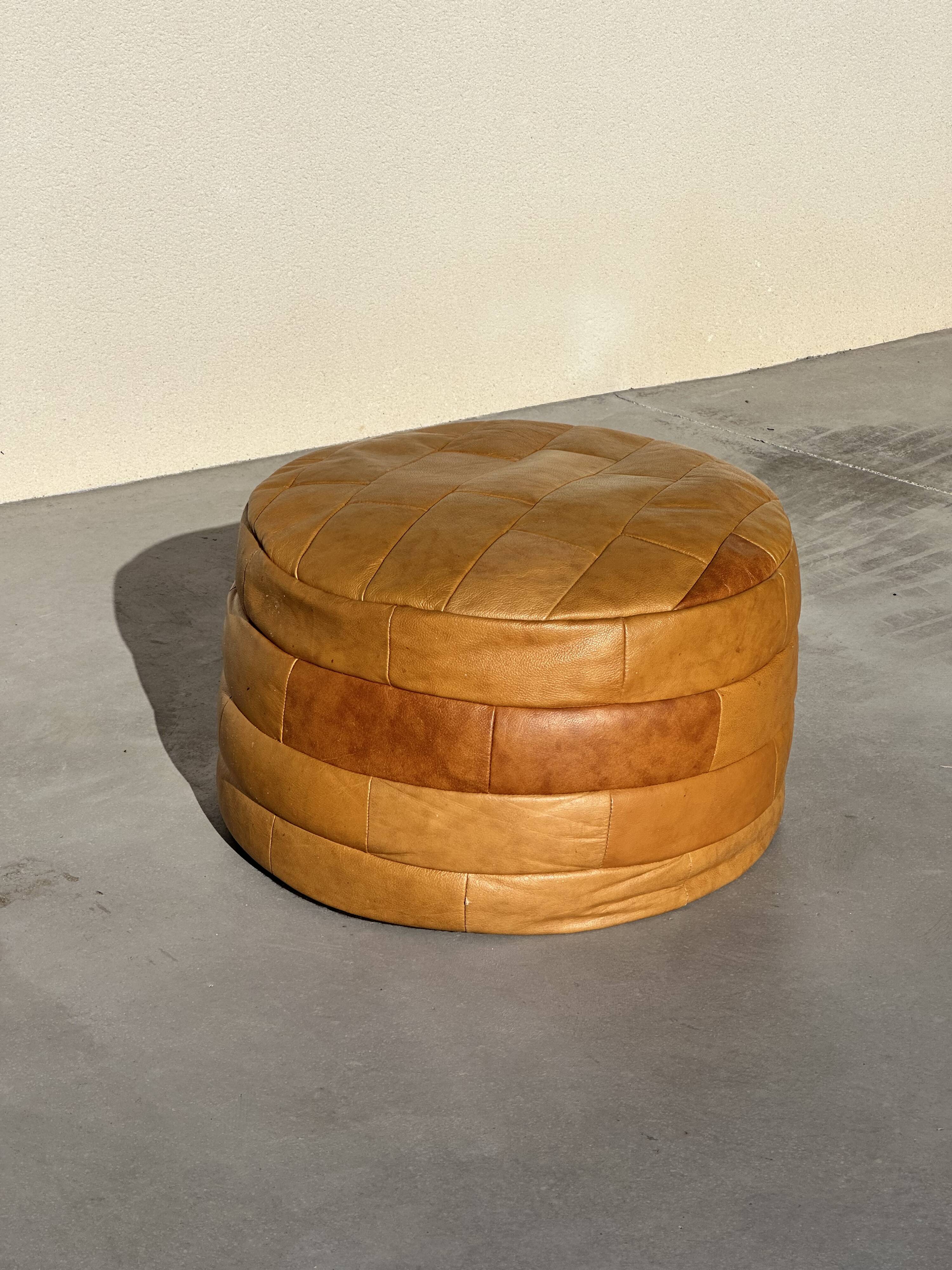 De Sede house style pouf in fauv leather patchwork, 1970s design