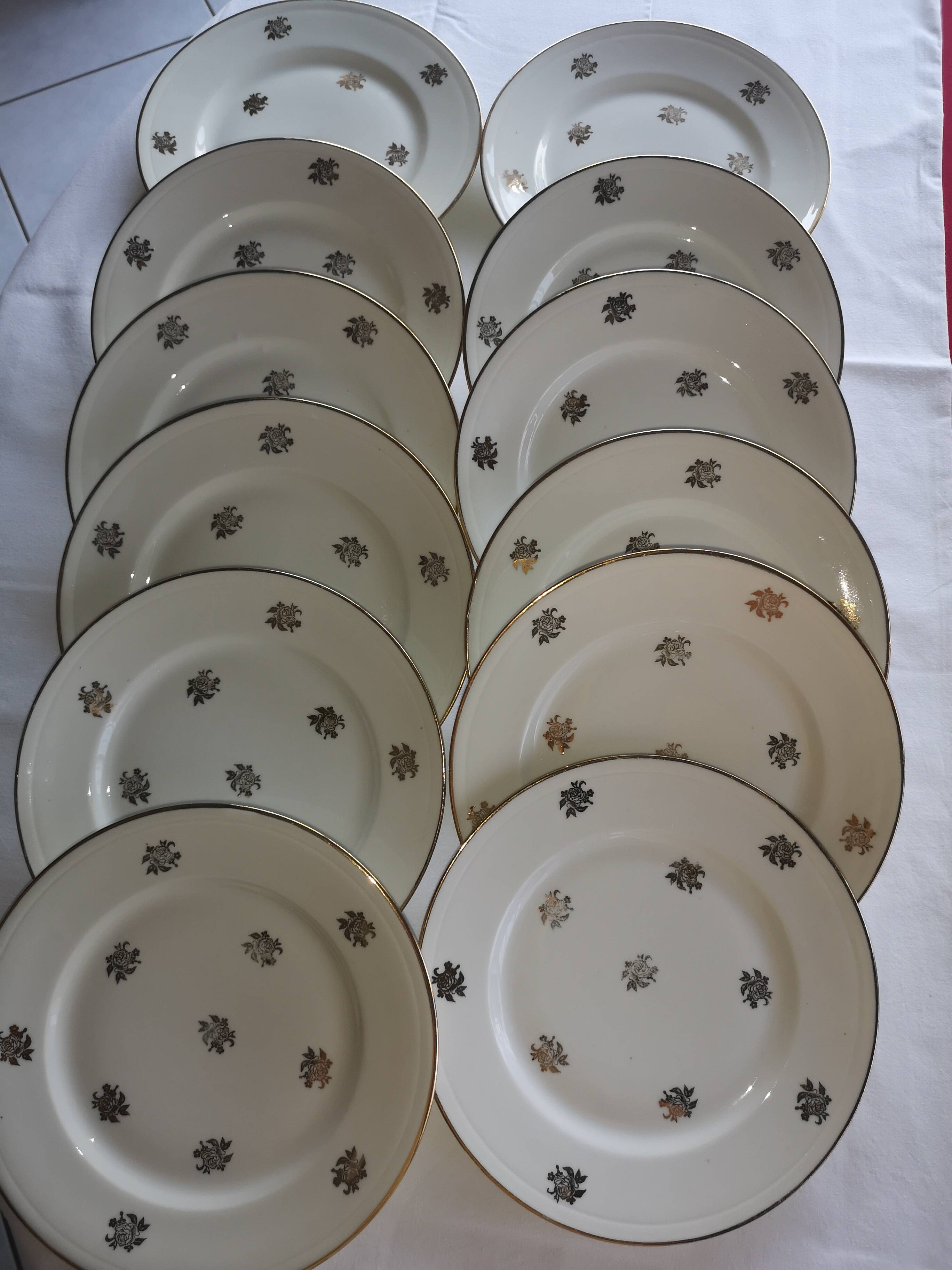lot de 12 assiettes plates année 1940 1960