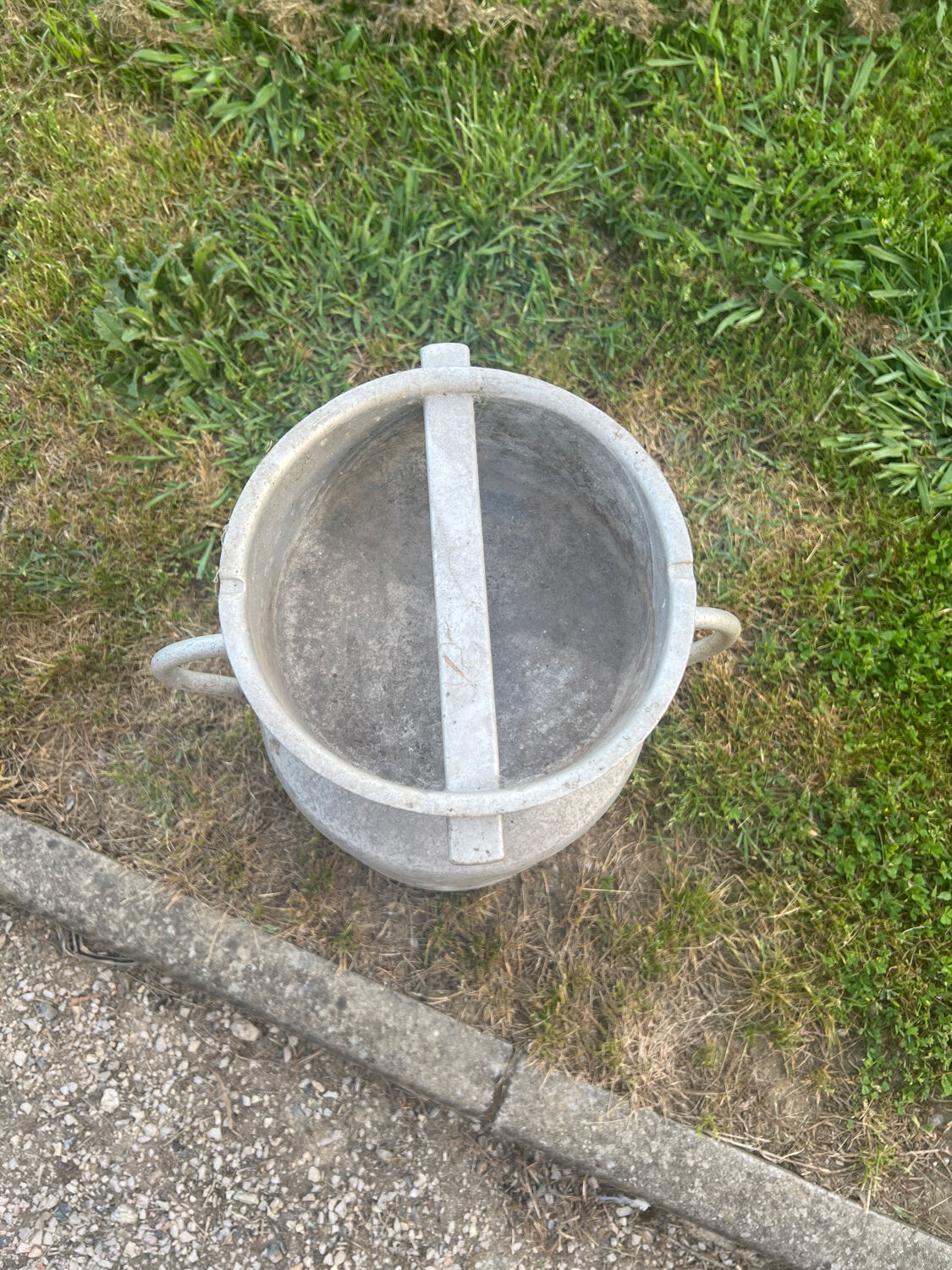 Milk pot