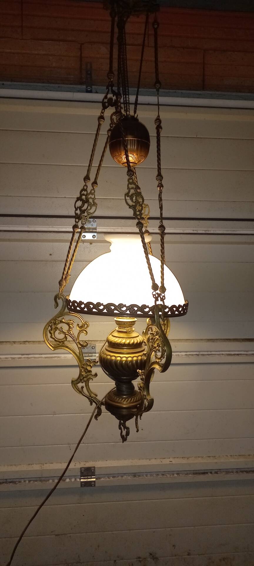 Ancienne suspension en bronze