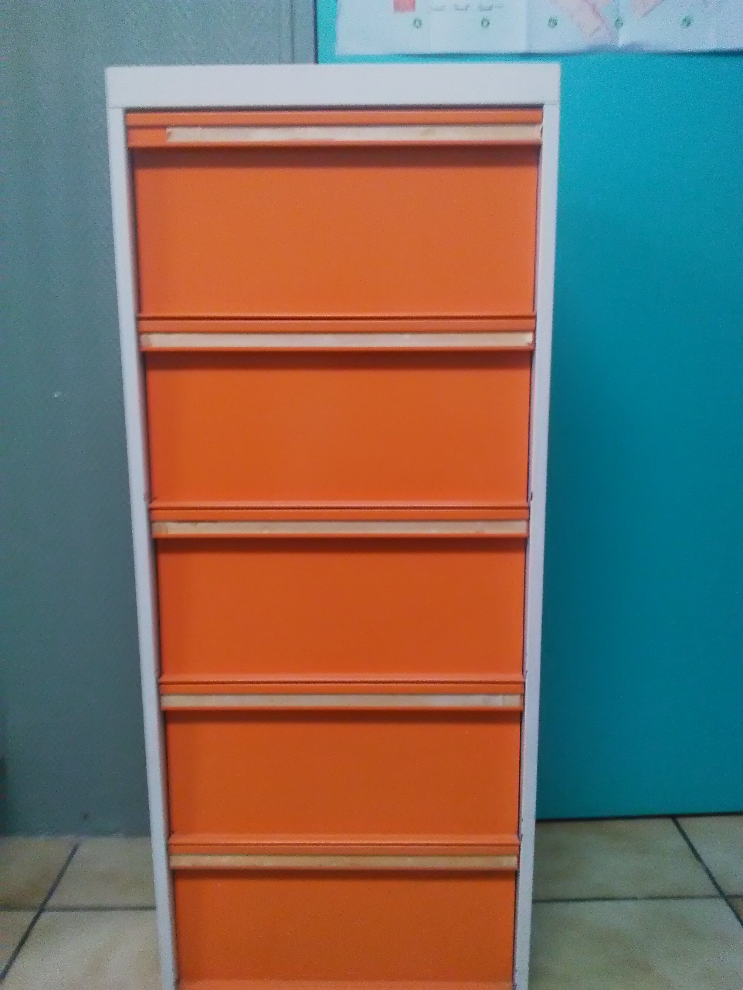 Clamshell office furniture