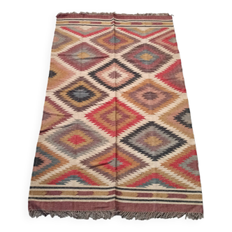 Tapis kilim en toile de jute et coton. 155cm x 270cm