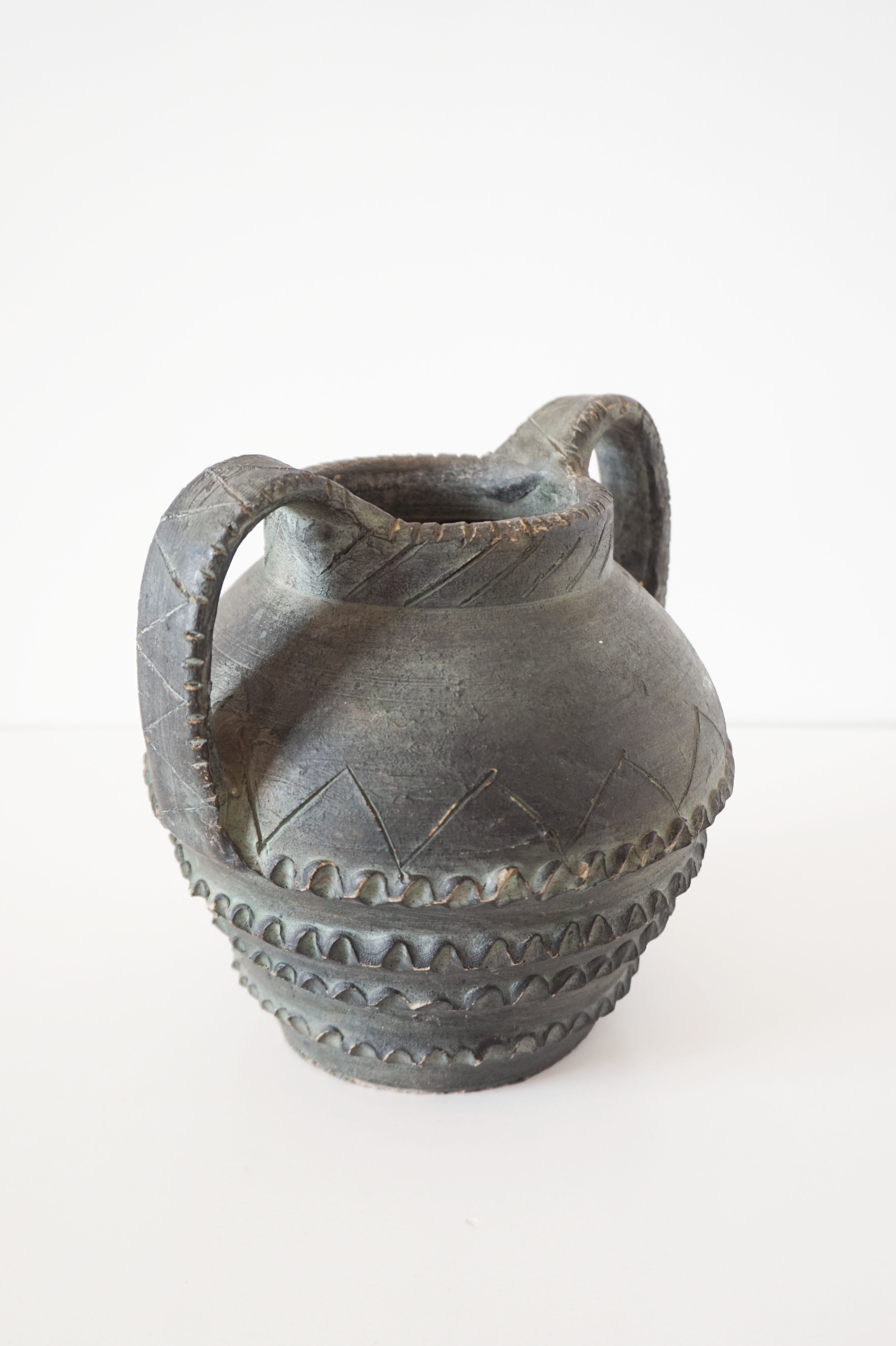 Vase with double handle in black sandstone