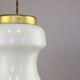 Lampe à suspension italienne en opaline et laiton du milieu du siècle