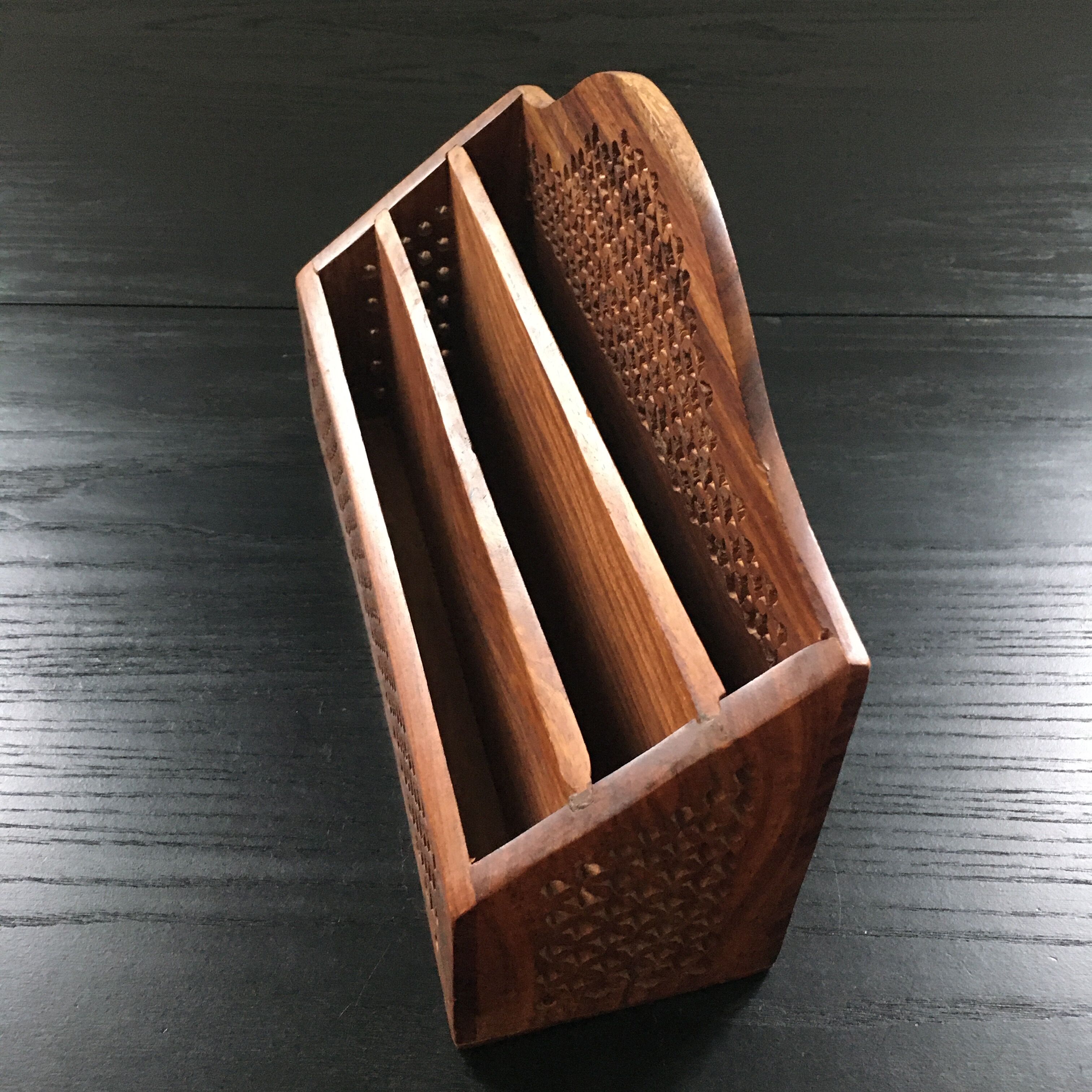 Moucharabieh mail organizer