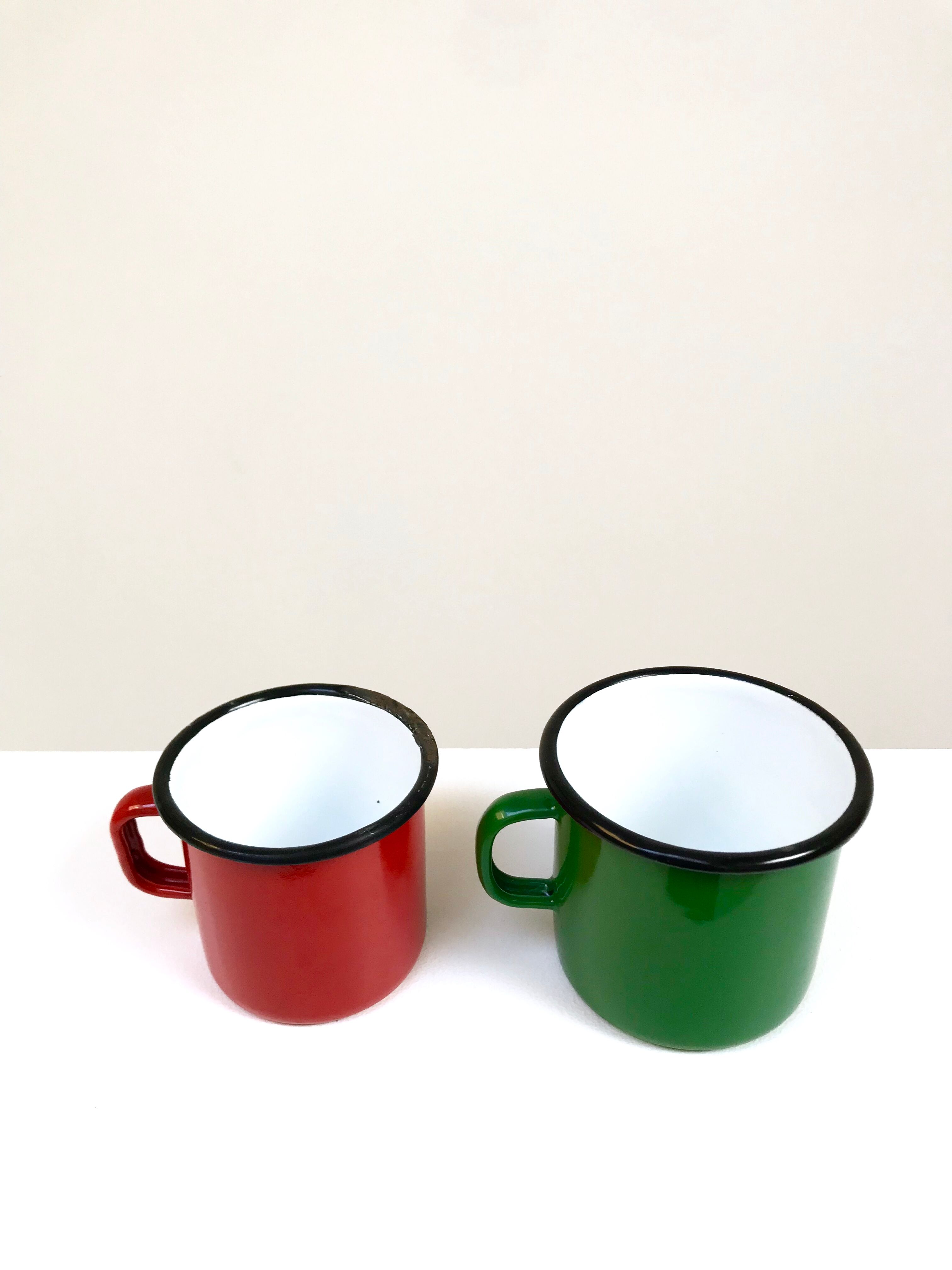 Tasses émaillées