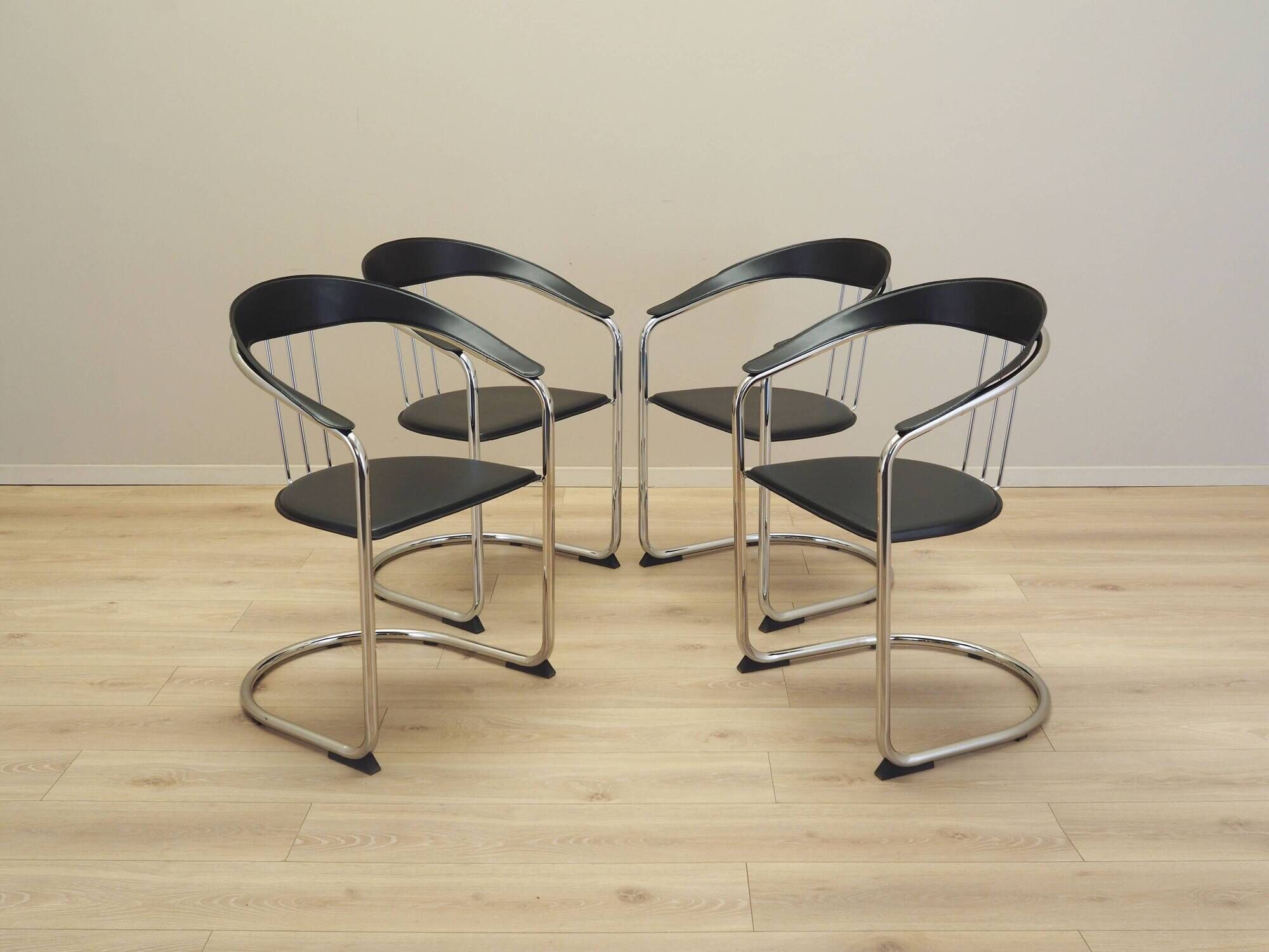Set of four chairs, Italian design, 1980s, production: Italy