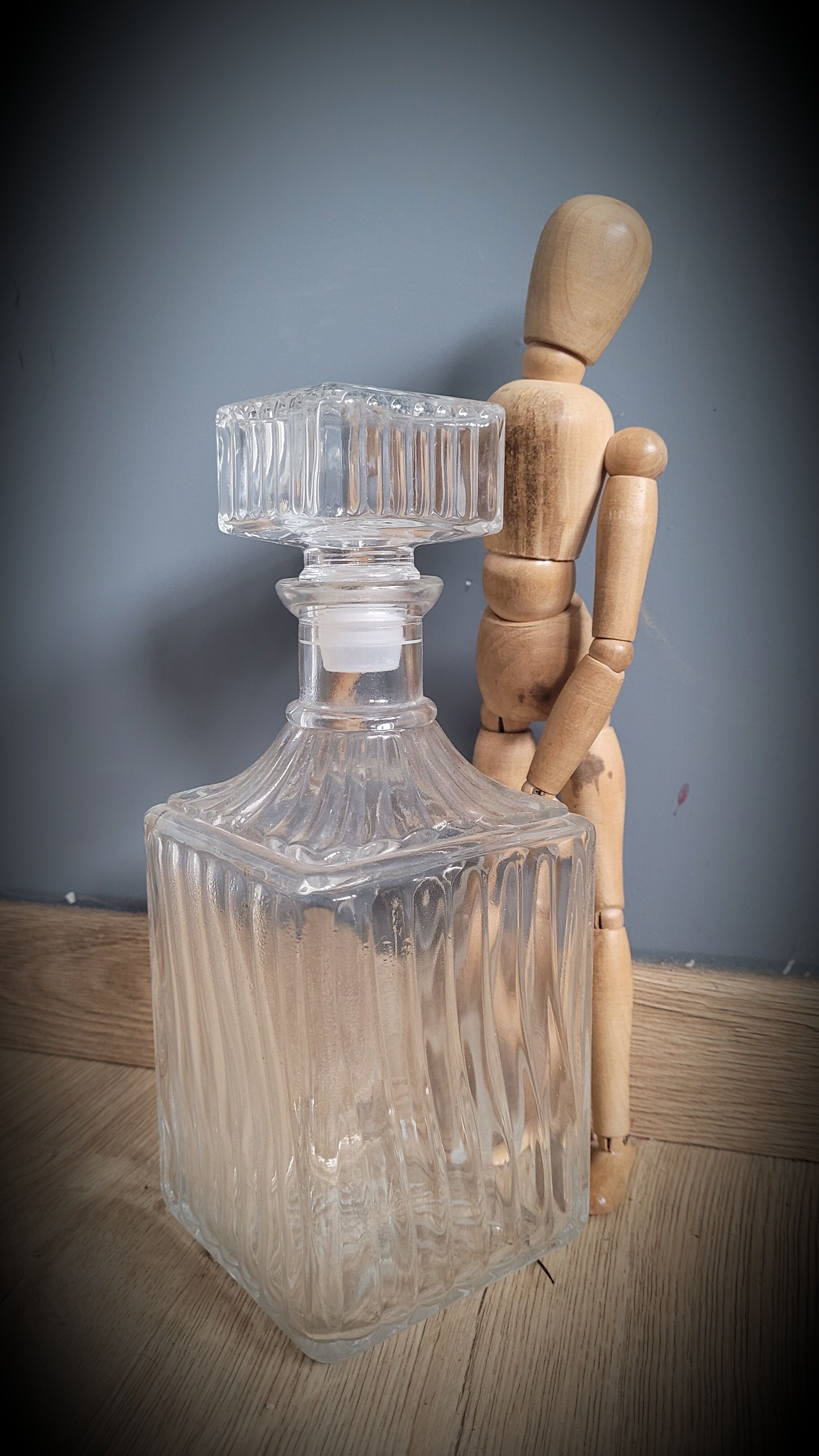 Glass decanter