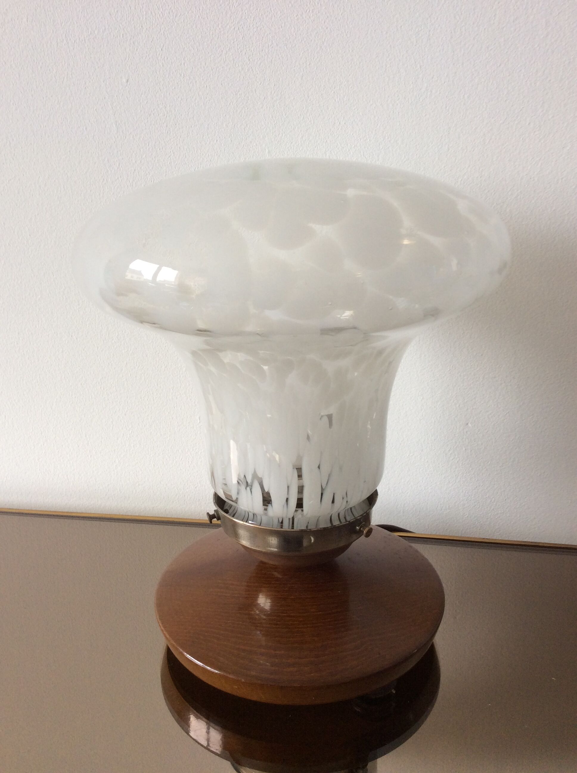 Lampe Art Déco globe champignon Clichy et pied bois