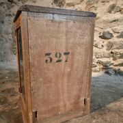 Small antique display cabinet in French oak | 1920s display cabinet with mirrored back