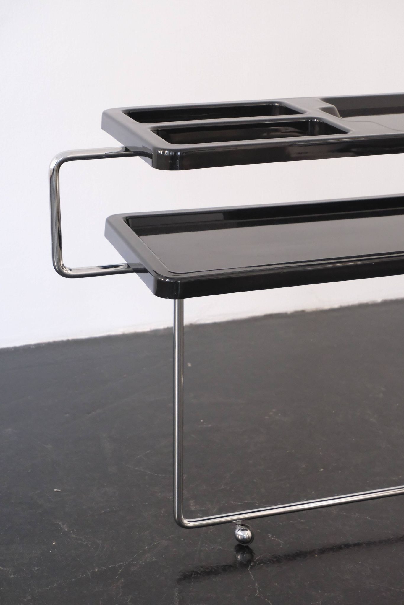 “Happy Hour” trolley by Alfredo Häberli / BD Barcelona