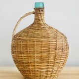 Viresa bottle in glass and wicker