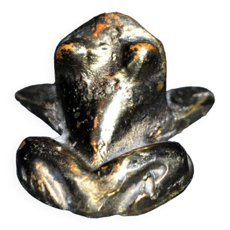 Frog statuette in vintage golden brass - lucky amphibian sculpture