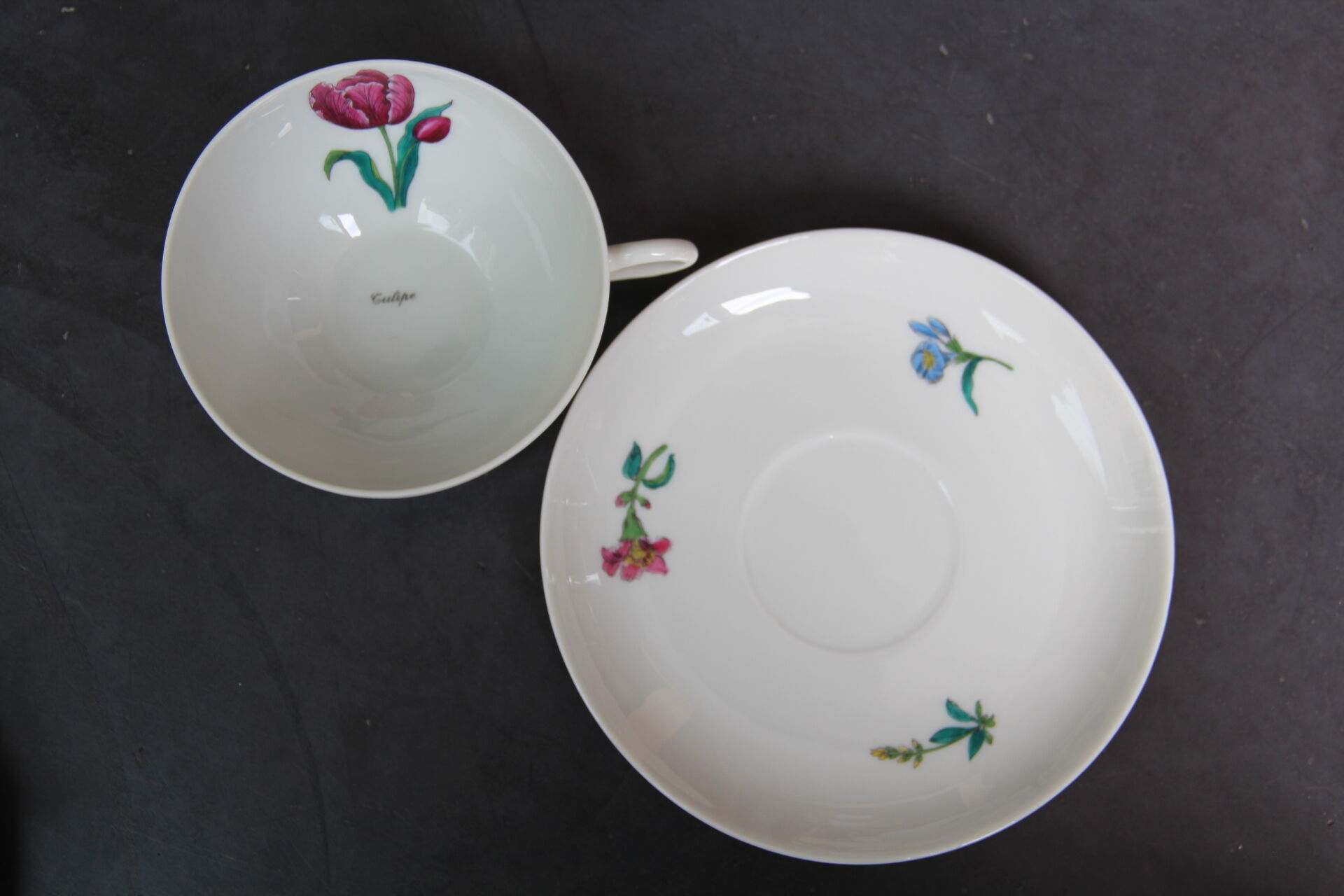 6 cups and sub-cups NBD Limoges illuminated by hand, floral patterns