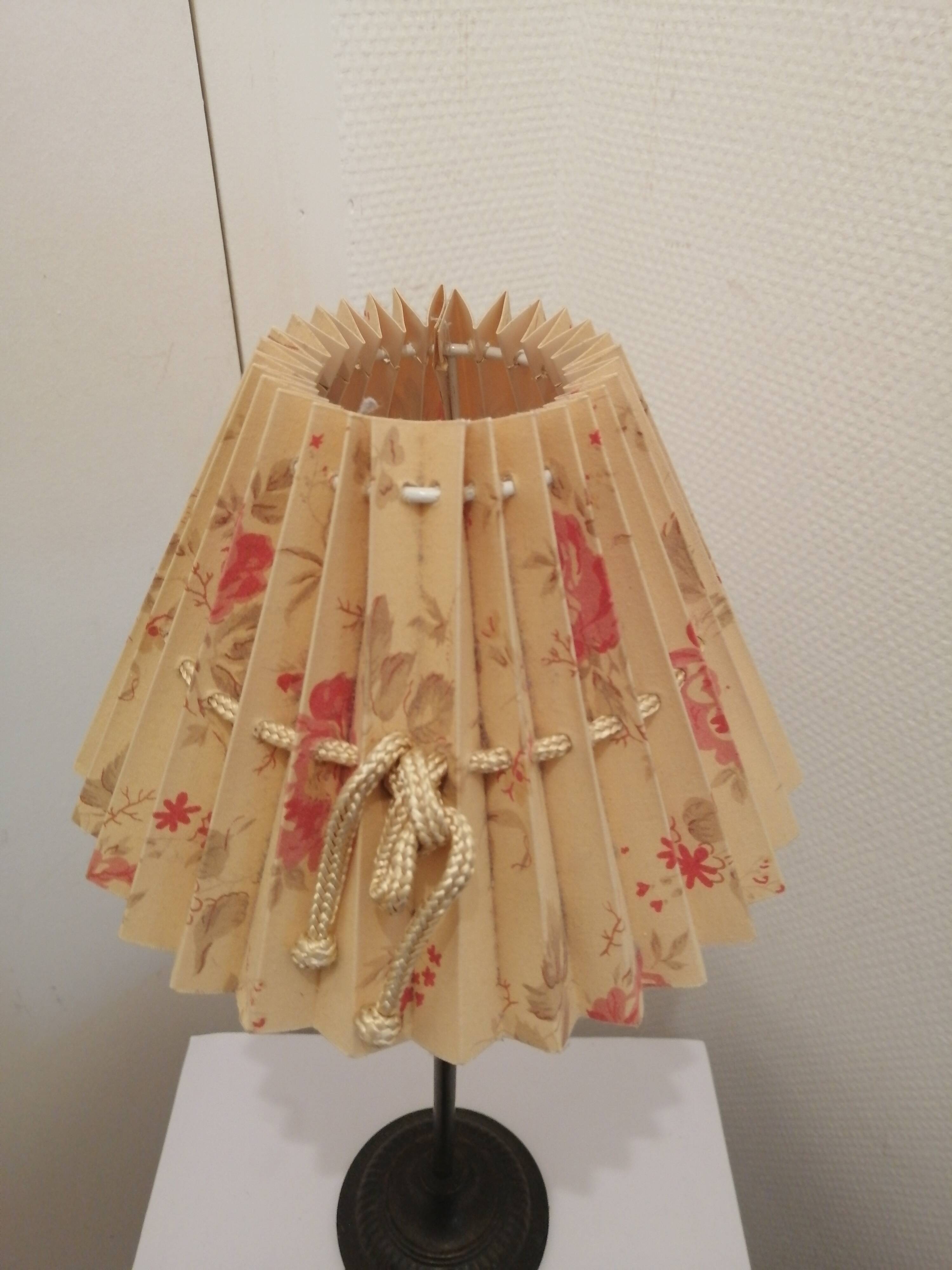 Vintage or other vintage footbed lamp