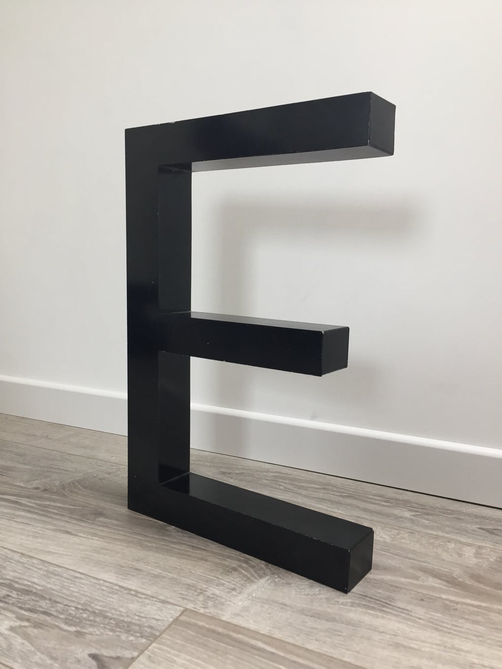 E metal letter