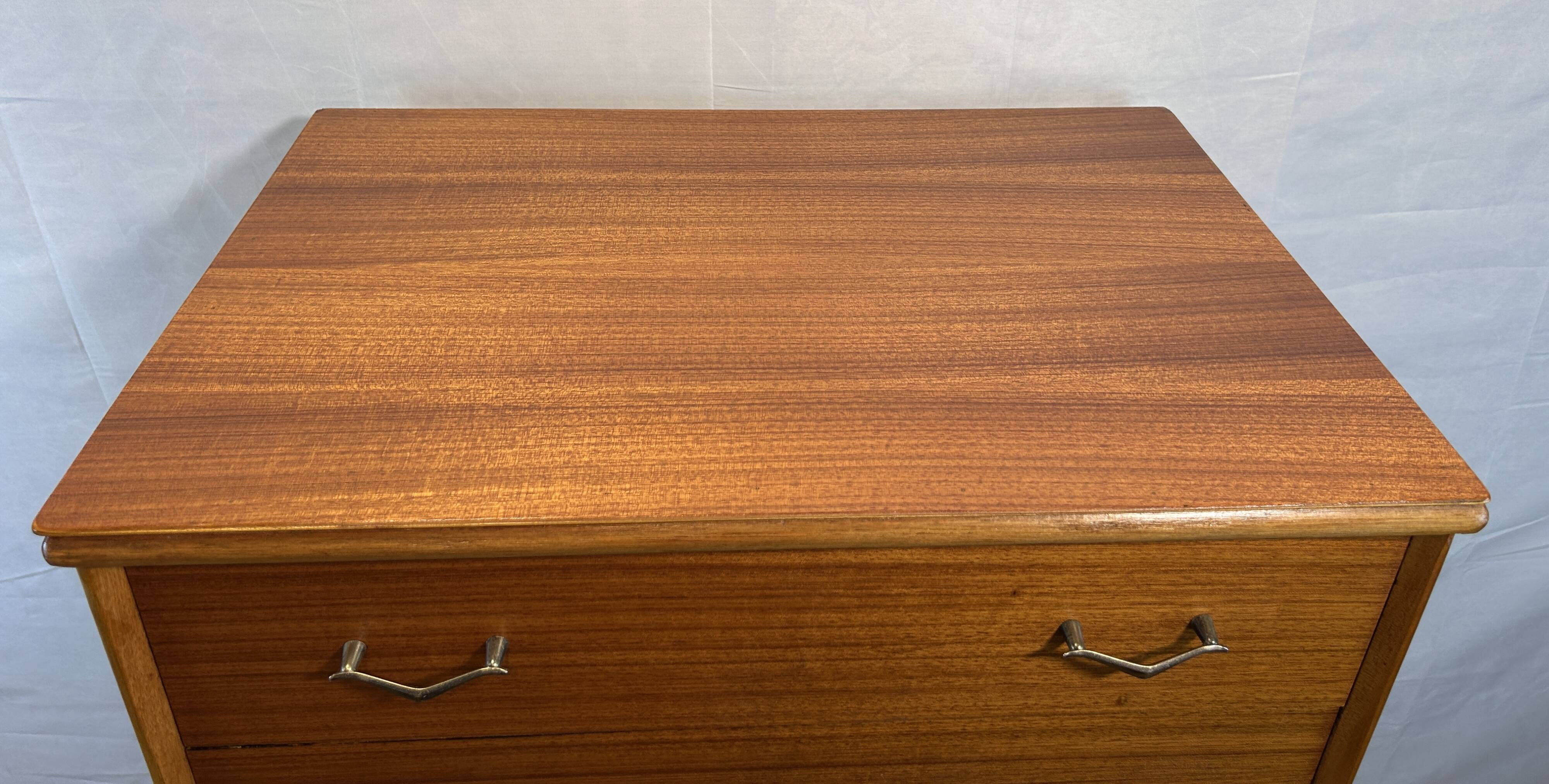 Commode rétro vintage en teck du milieu du siècle par Beeanese – 1960 Élégante