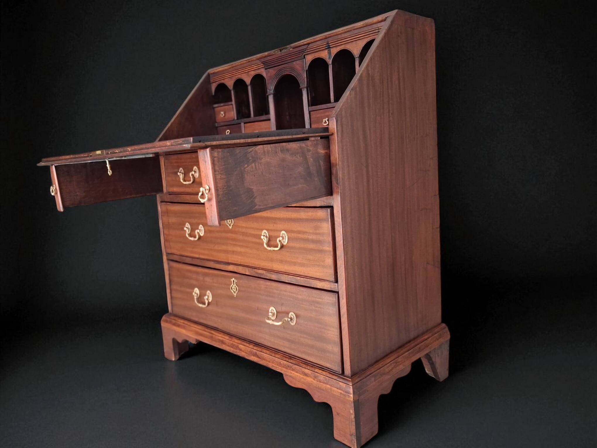 Bureau secrétaire antique français – Louis XVI, acajou massif, vers 1790