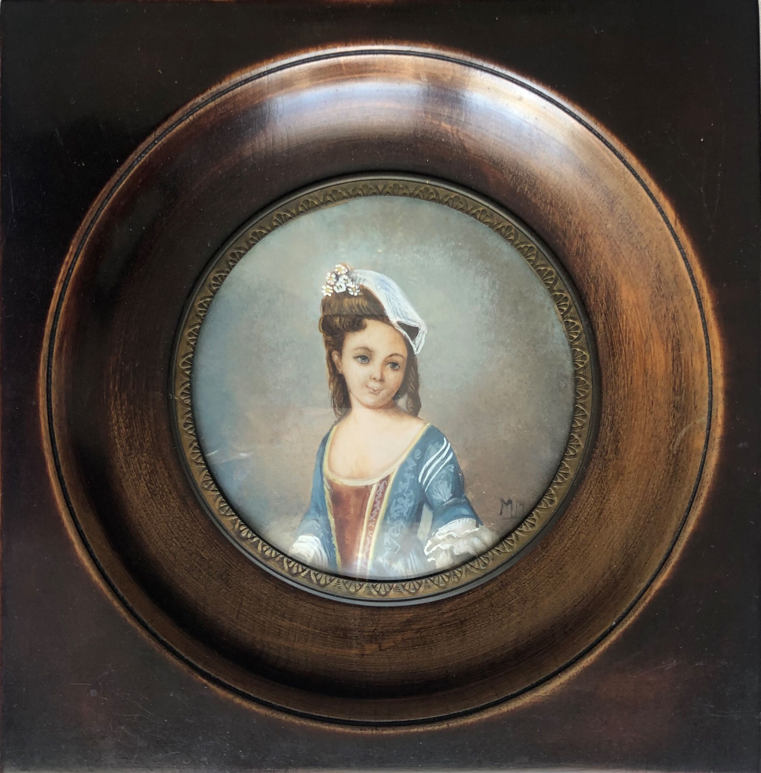 Table: miniature - portrait of a girl
