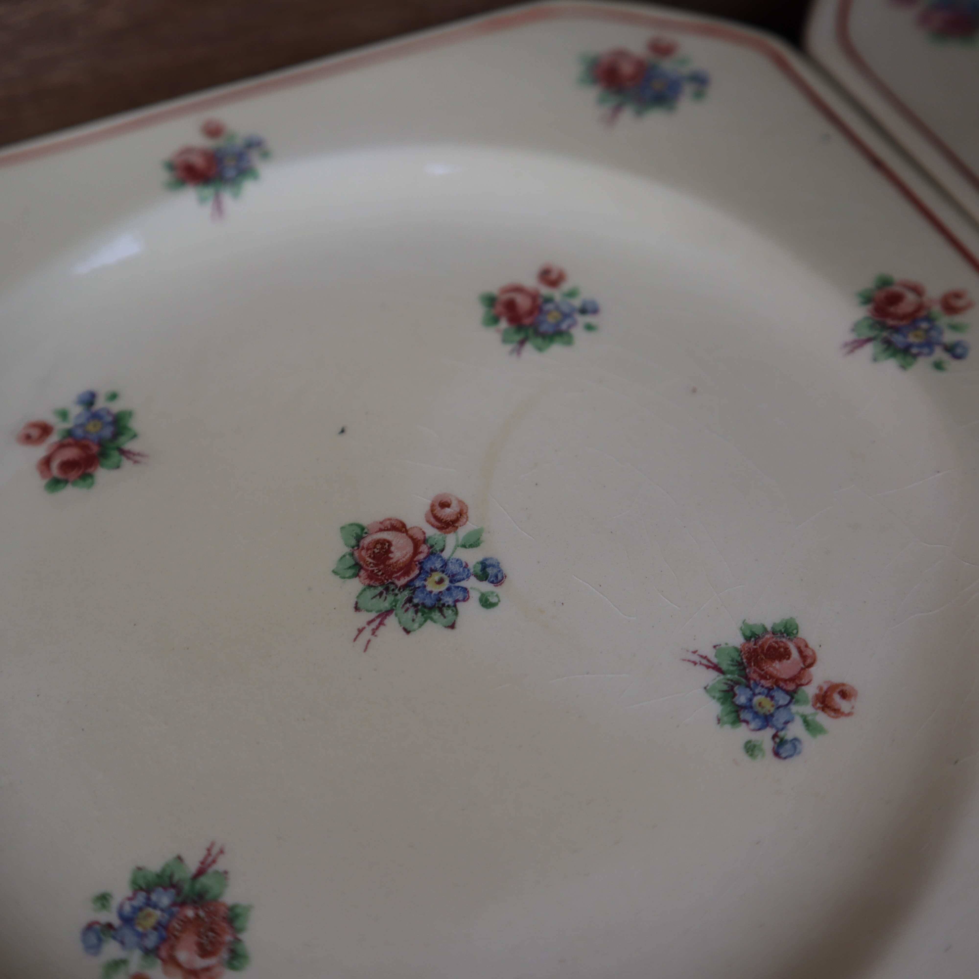 5 square dessert plates decorated with small flowers Moulin des Loups
