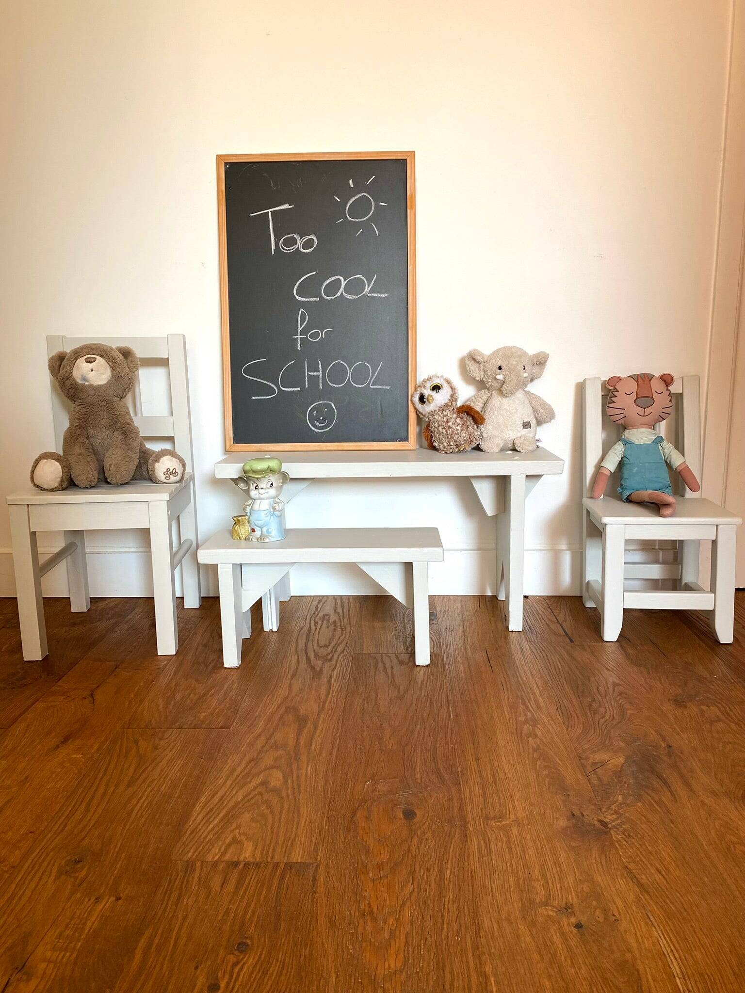Chaise pour enfant en bois ancien