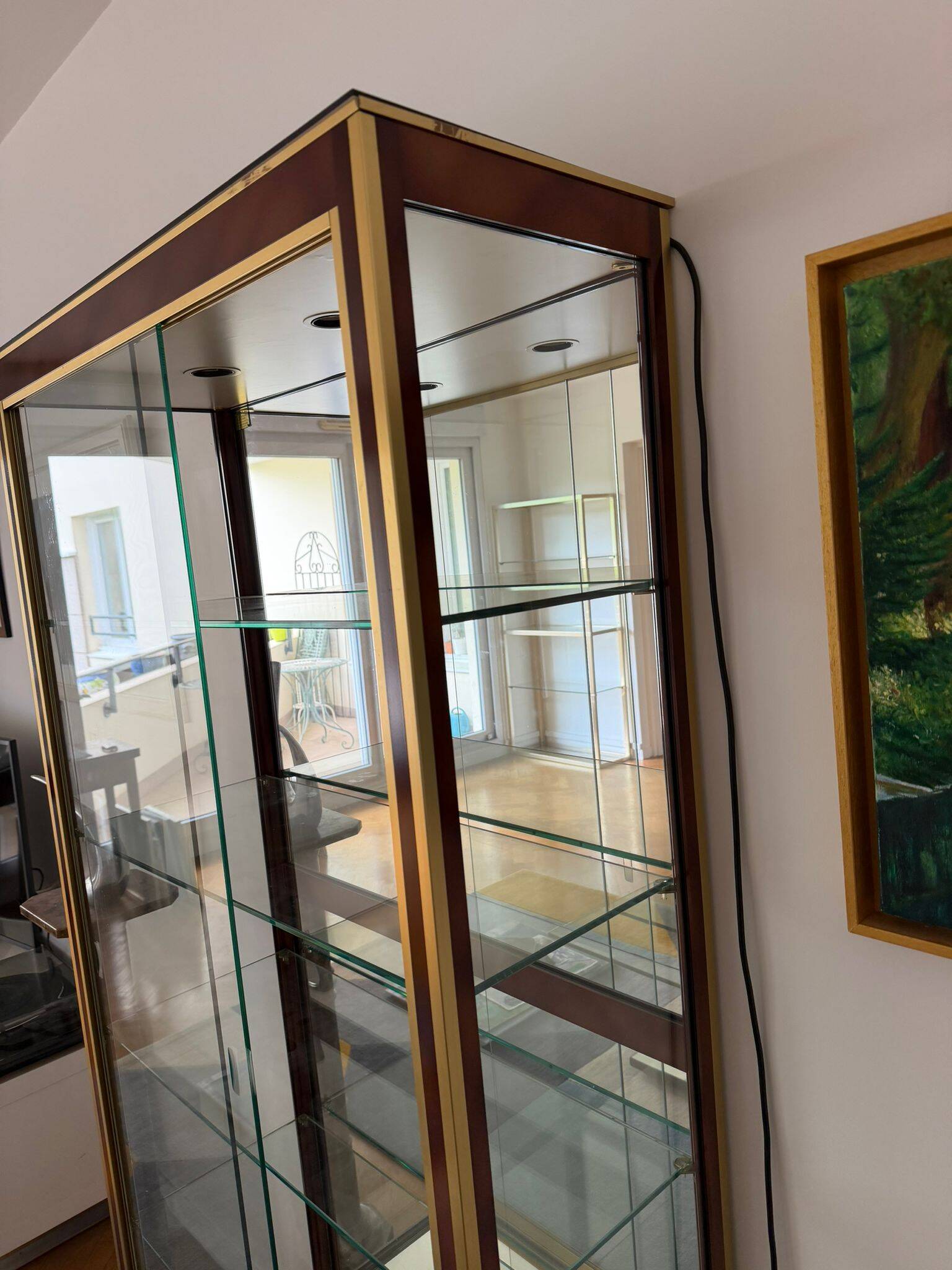 Vitrine de présentation en verre, laiton et bois de style Hollywood Regency