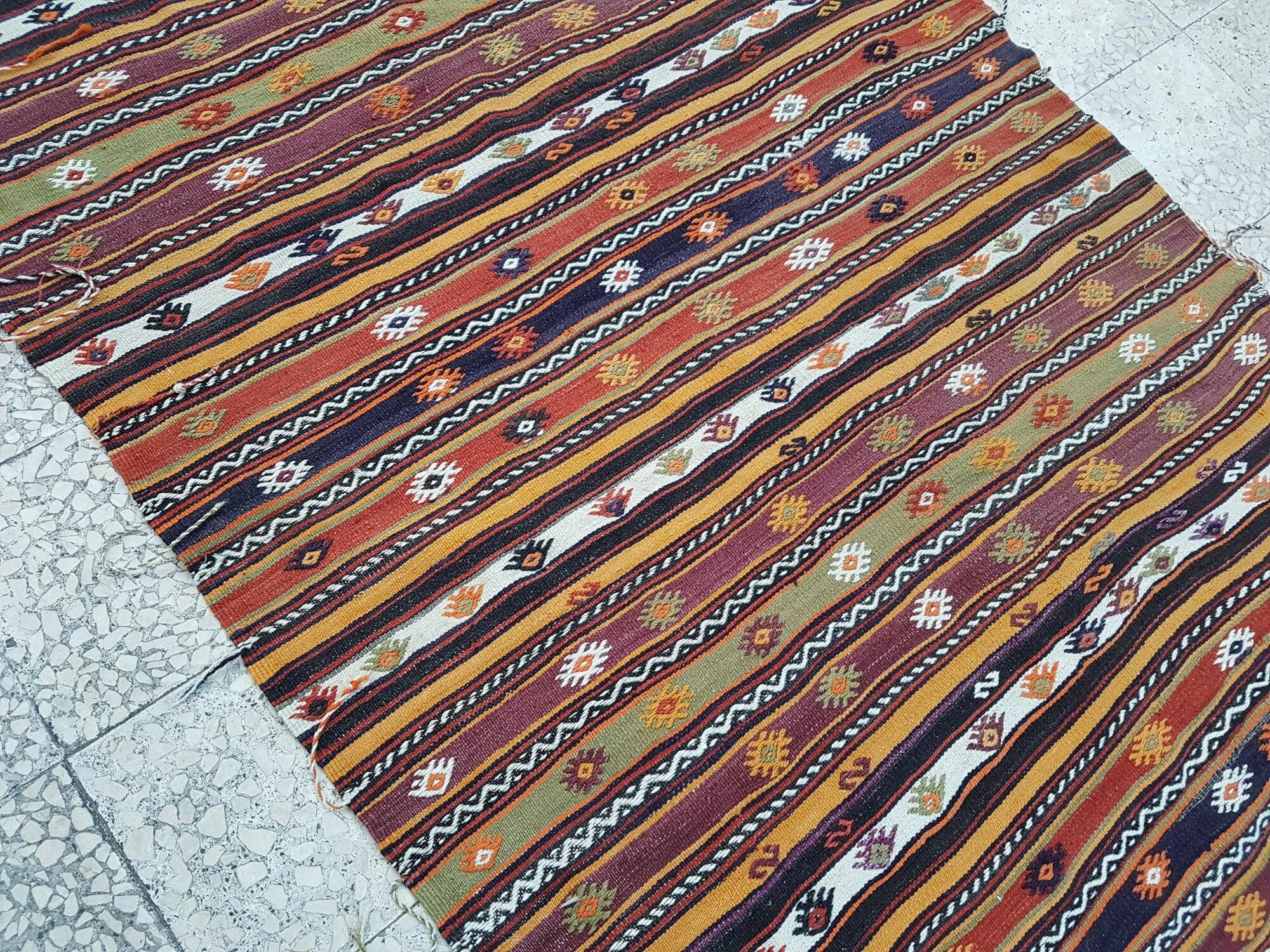Kilim turc vintage tissé main 136x218 cm