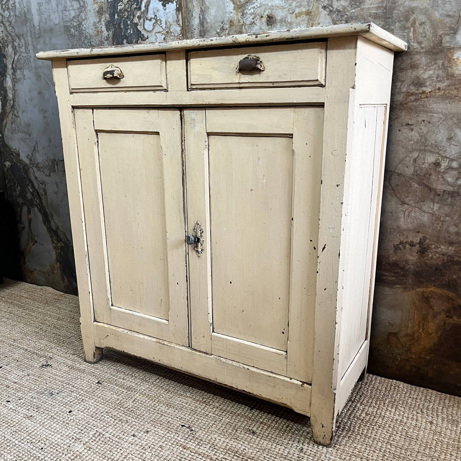 Parisian buffet in its pretty original patina