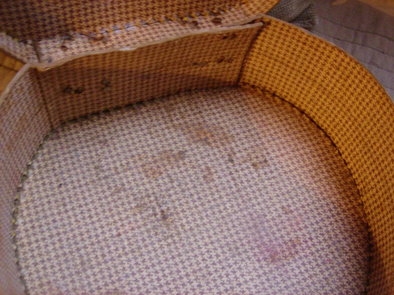 Round suitcase handle leather