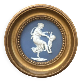 Porcelain biscuit medallion