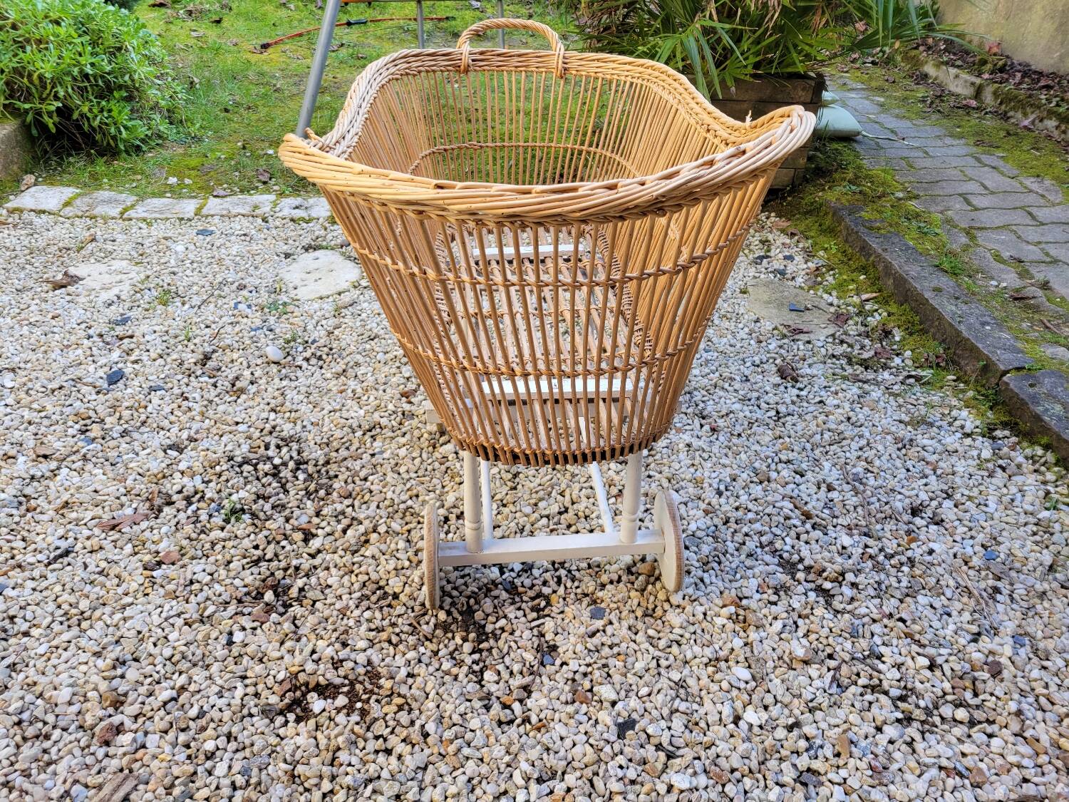 Wicker cradle on wheels, late 19th century