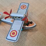 Avion en fer blanc de collection vintage