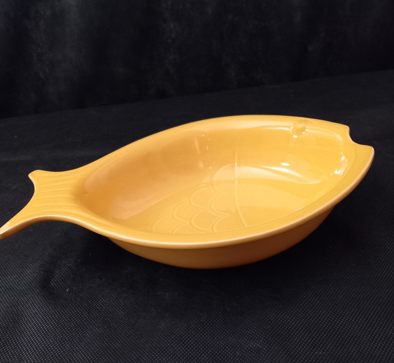 Vintage cooking dish or mold in the shape of fish Appolia France