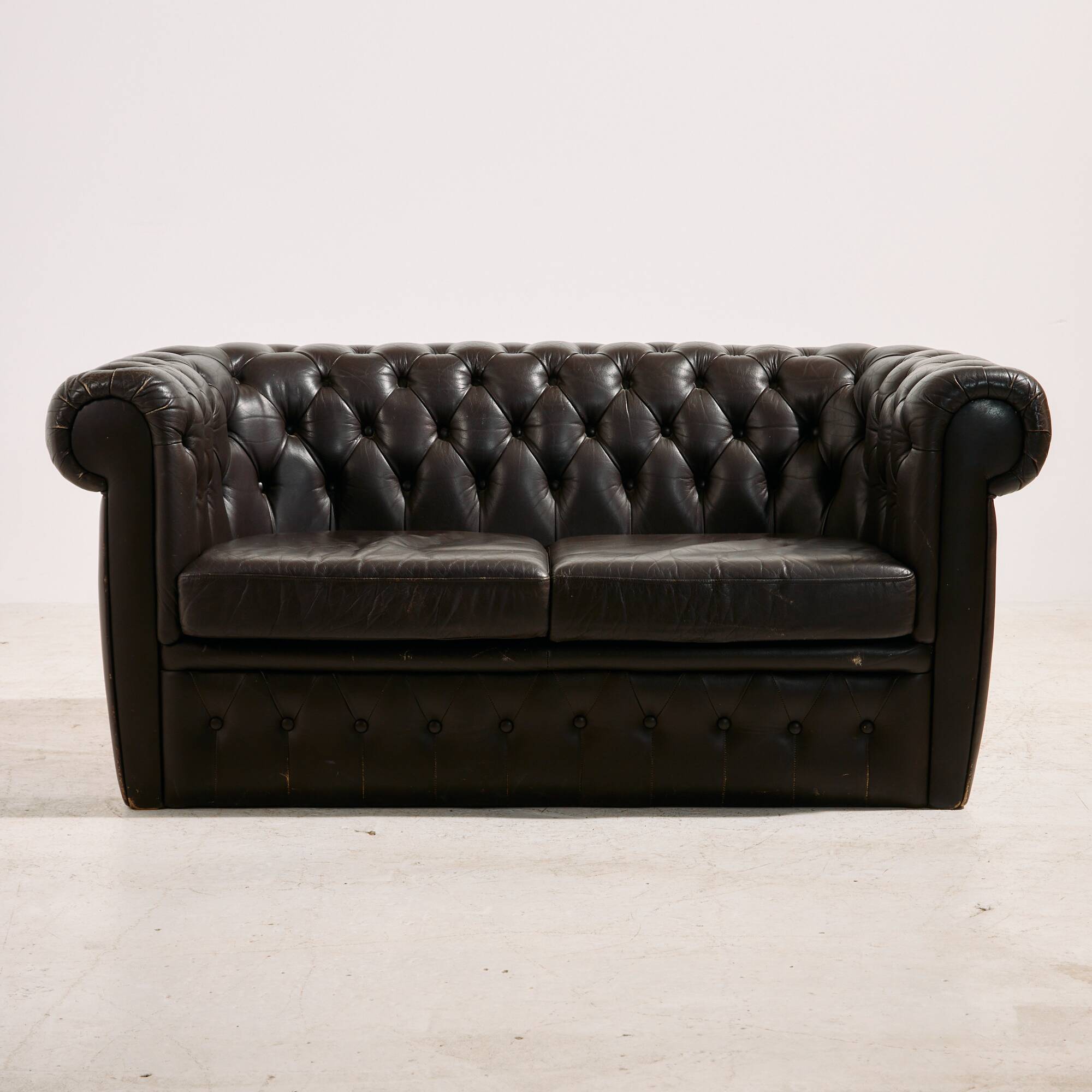 Chesterfield-style leather sofa set, set of 3